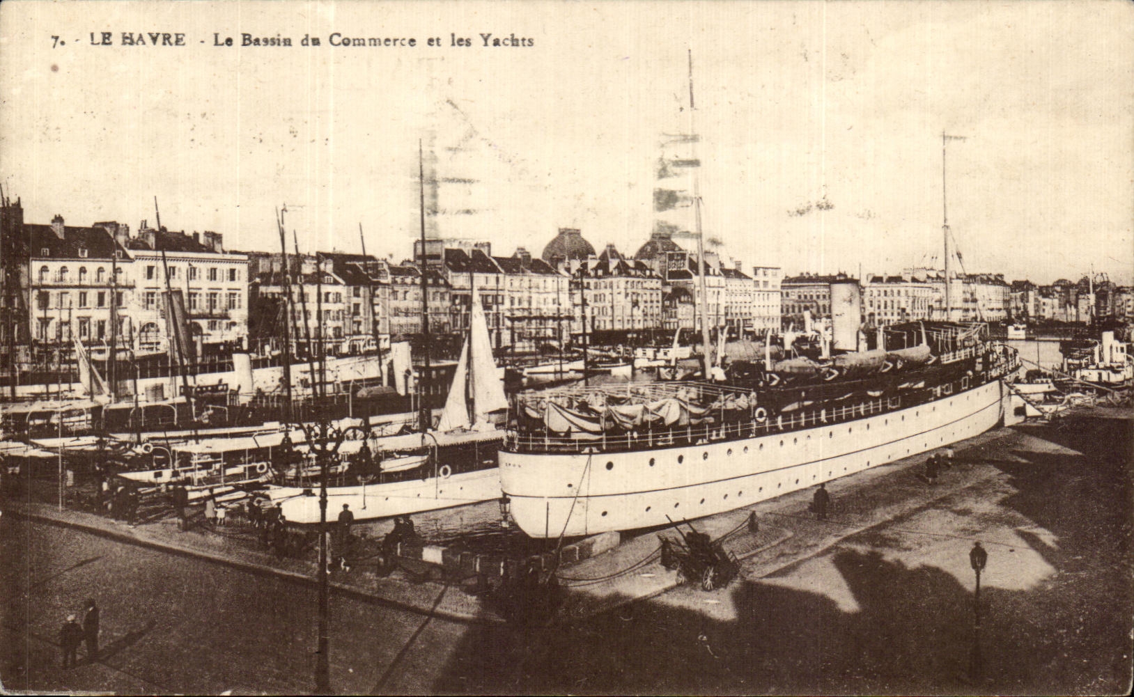 CPA Le Havre Le Bassin Du Commerce et les Yachts Bateaux