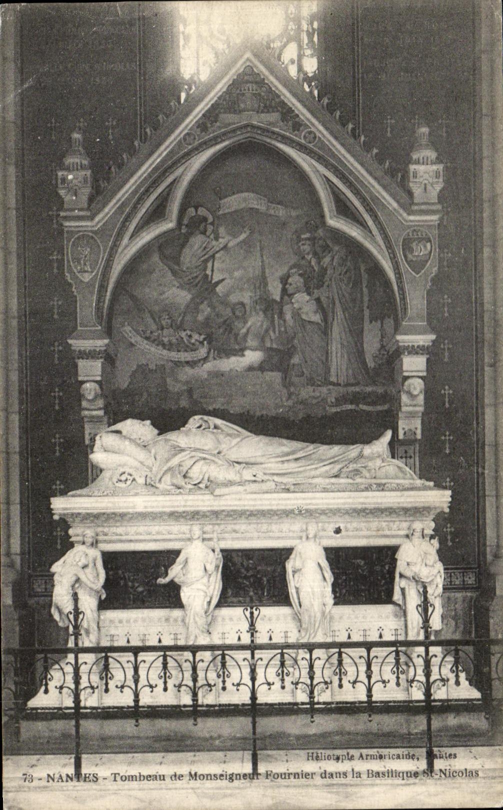 CPA Nantes Tomb of Monseigneur Fournler in the Basilica St Nicolas
