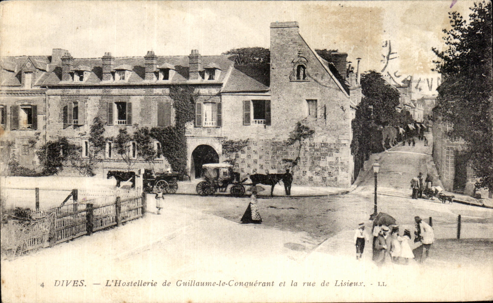CPA Dives L Hostellerie de Guillaume le Conquerant et la rue de Lisieus