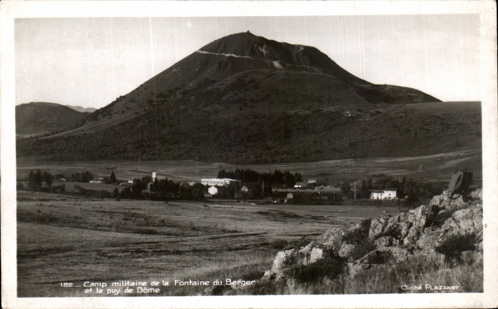CPA Military camp of the Fountain of the Shepherd and the puy of Dome