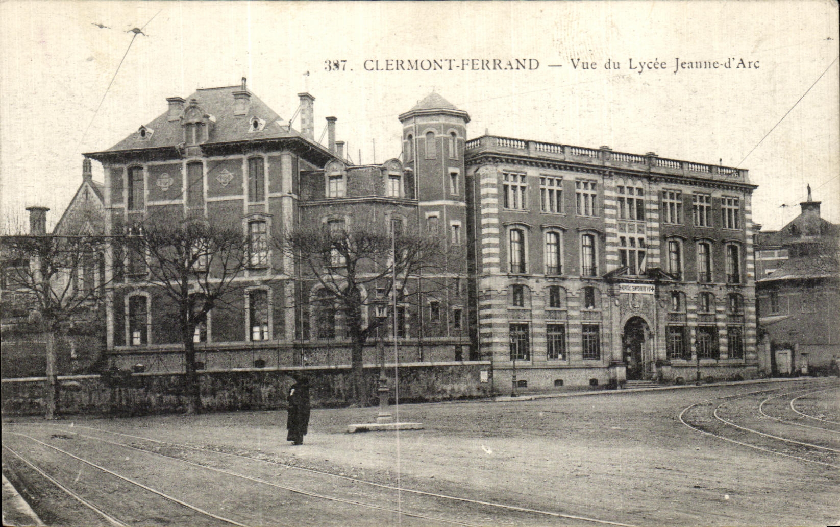 CPA Clermont-Ferrand vista del arco de Jeanne de la universidad