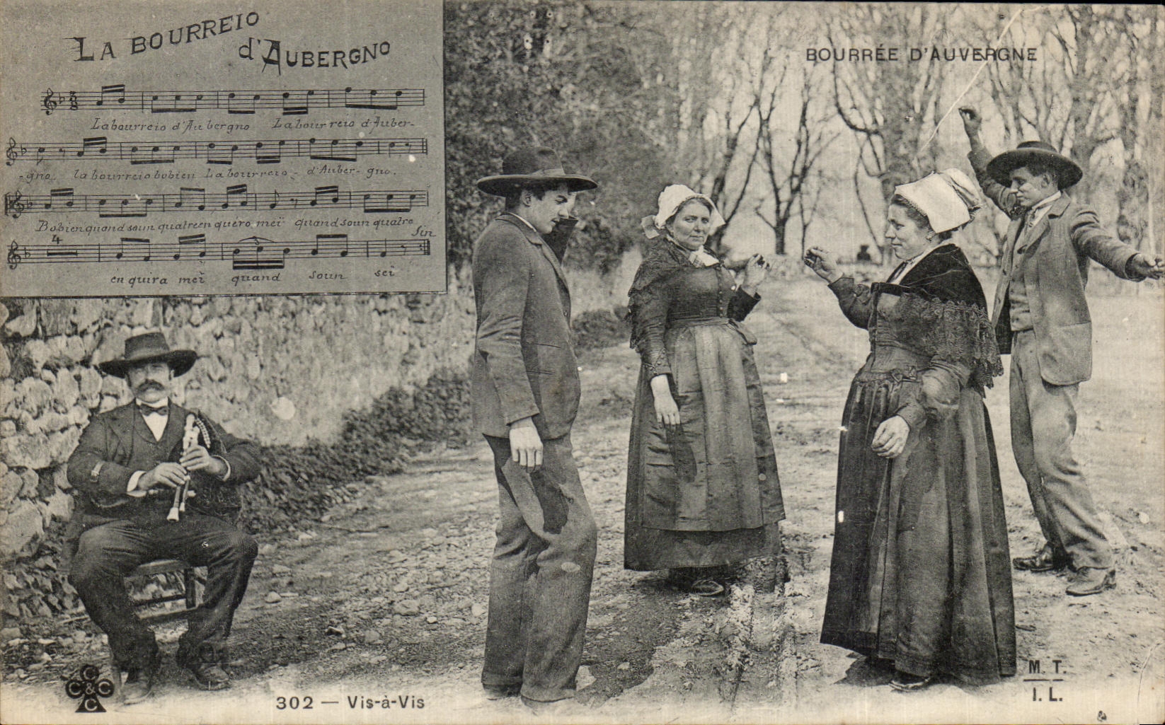 CPA Bourreio D Auvergne Folklore Costume Coiffe