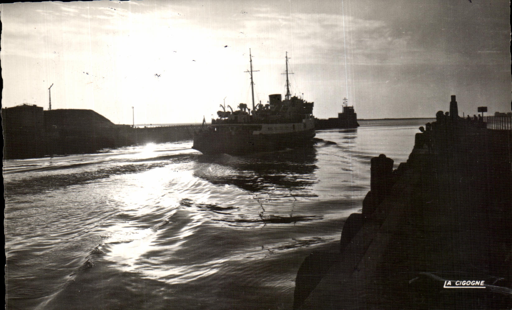 CPA Boulogne Sunset on the Port Sunset over the harbor