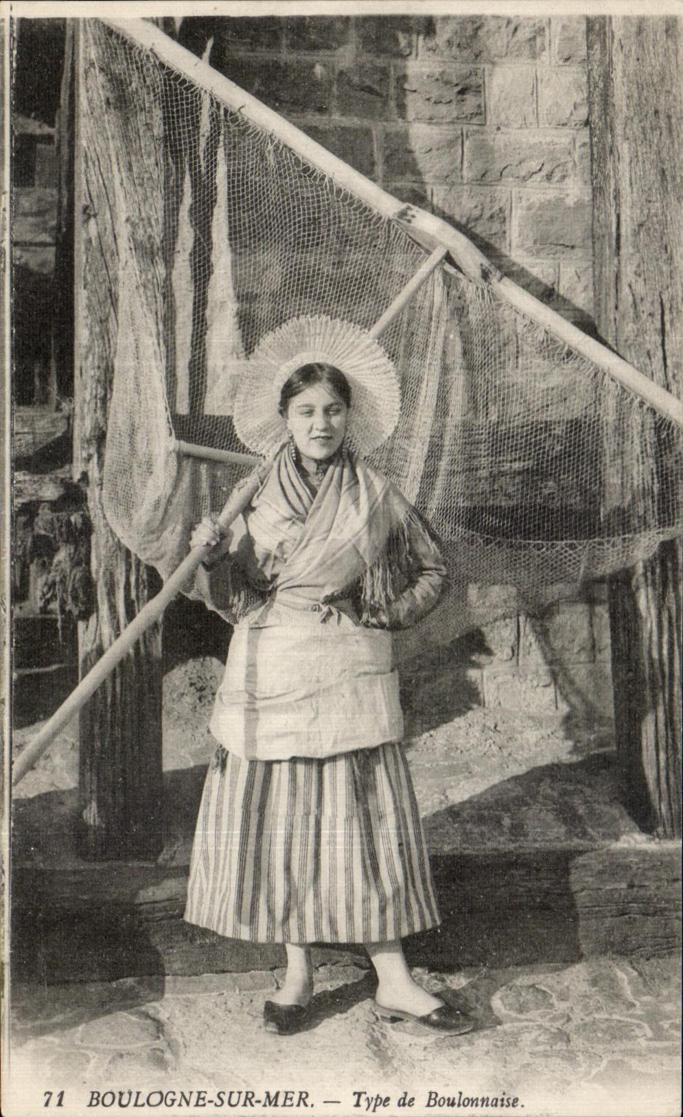 CPA Boulogne On Standard Sea of Boulonnaise Folklore Sinning