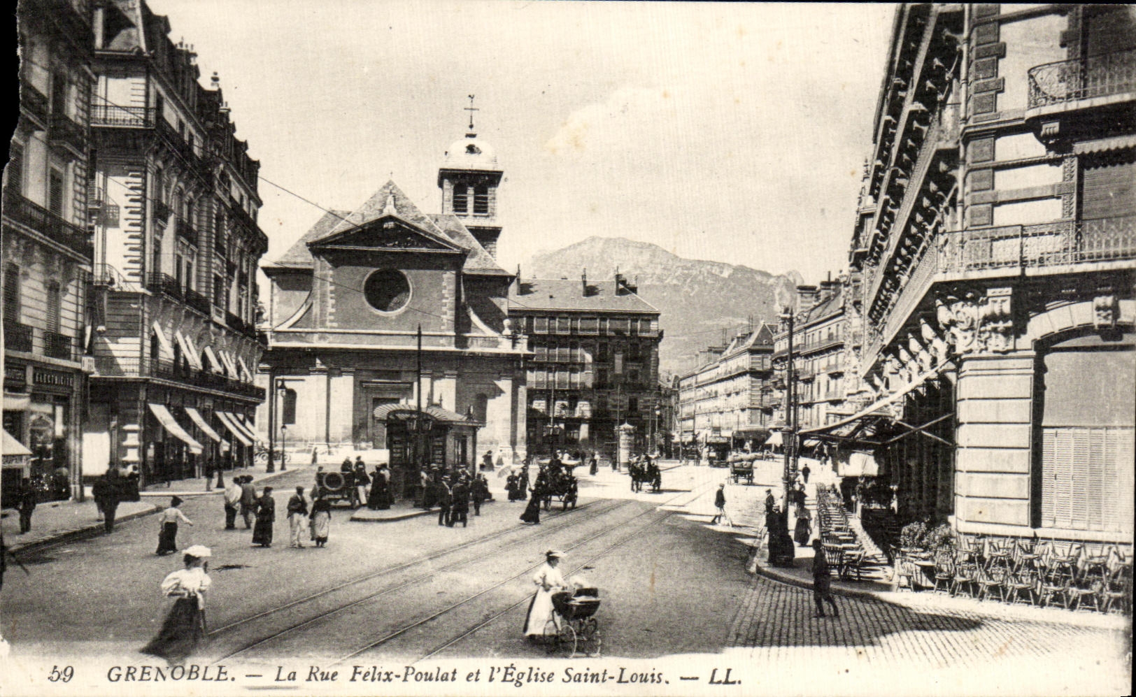 CPA Grenoble La Rue Felix Poulat et I Eglise Saint Louis