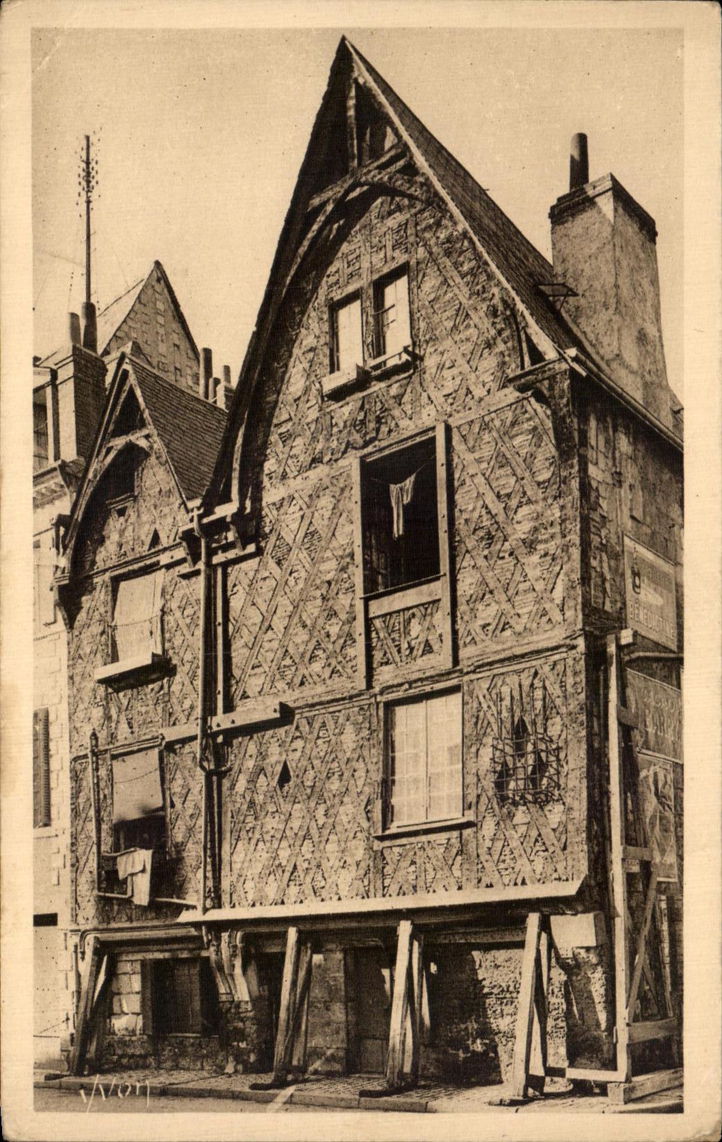 CPA Tours (Indre and the Loire) Hurdy-gurdy House of the Place Fair the King