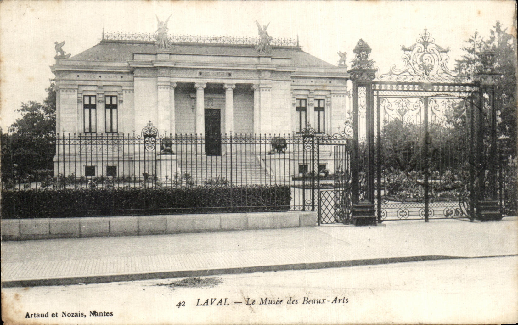 CPA Laval el museo de artes hermosos