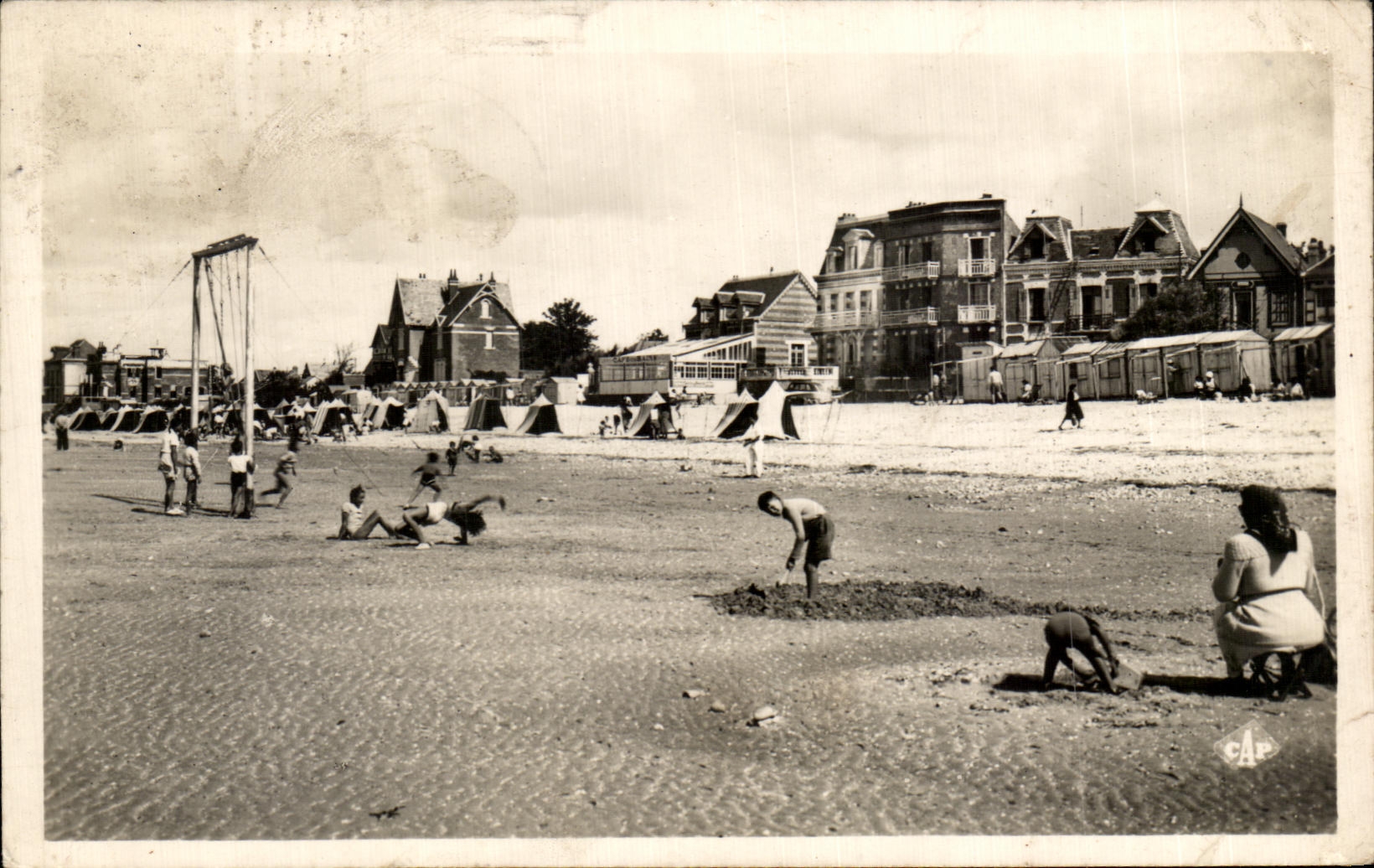 CPA Le Crotoy Jeux d Enfants sur la plage