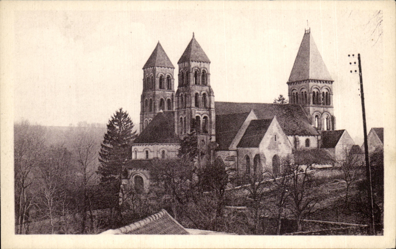 La iglesia de CPA Morienval Oise dimensiona la iglesia vieja nortena de la abadia de benedictinos