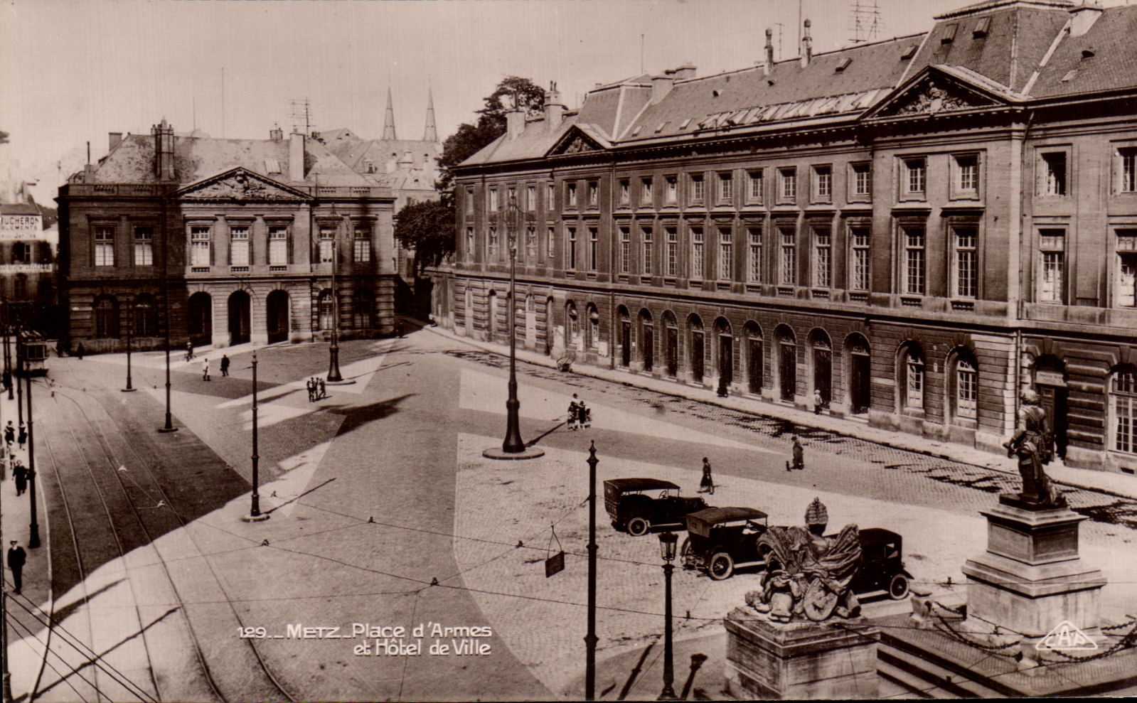 CPA Metz Place d Armes et Hotel de Ville