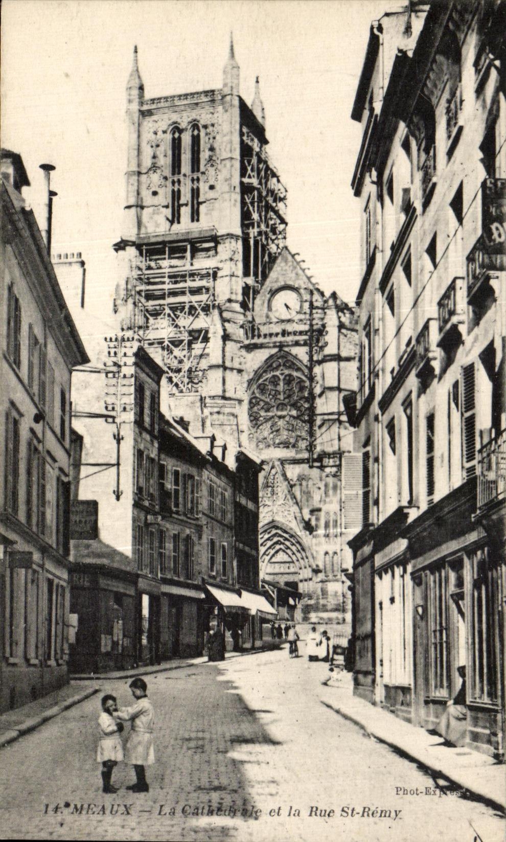 CPA Meaux la catedral y los ninos del St Remy de la calle