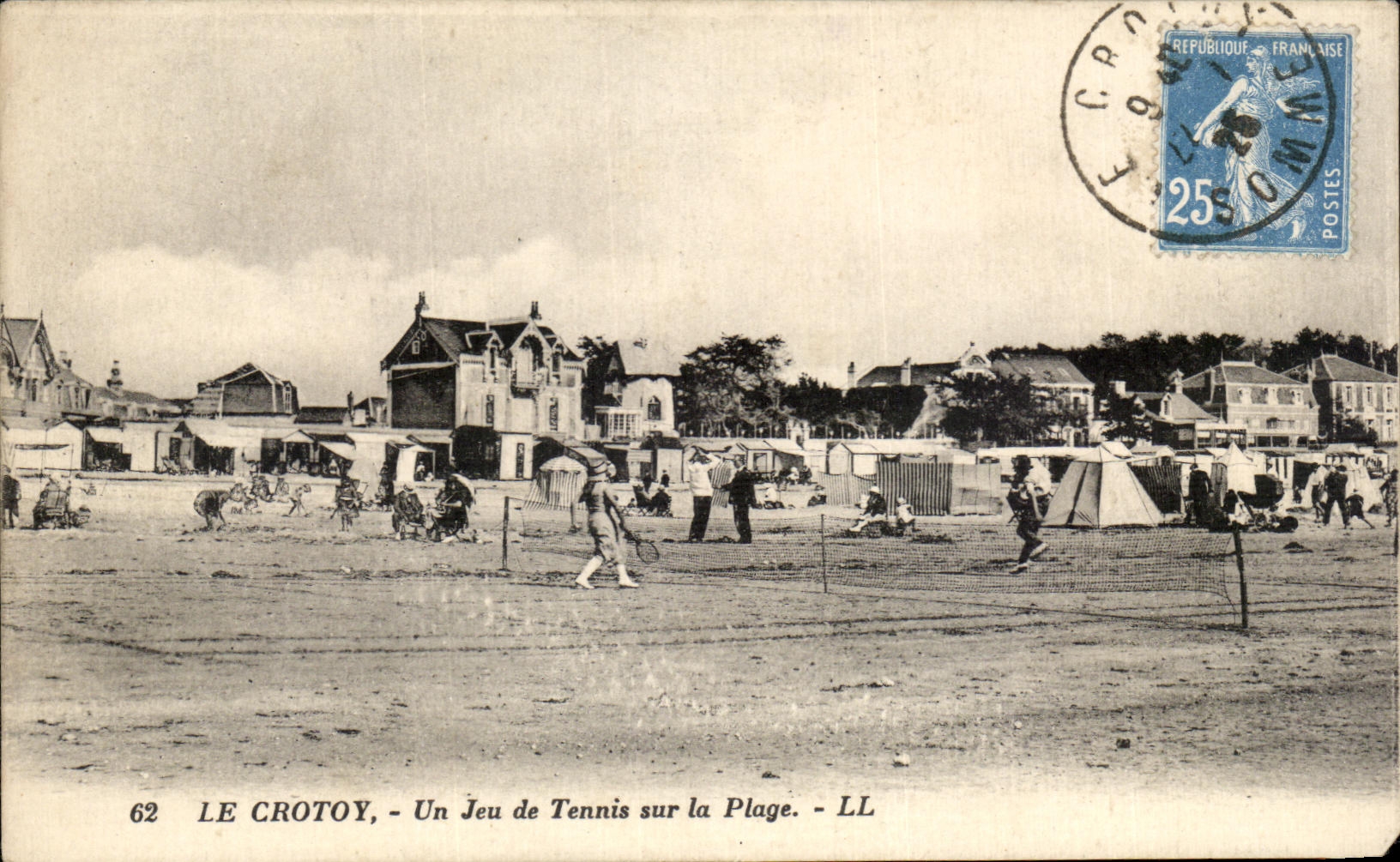 CPA Le Crotoy Un Jeu de Tennis sur la Plage
