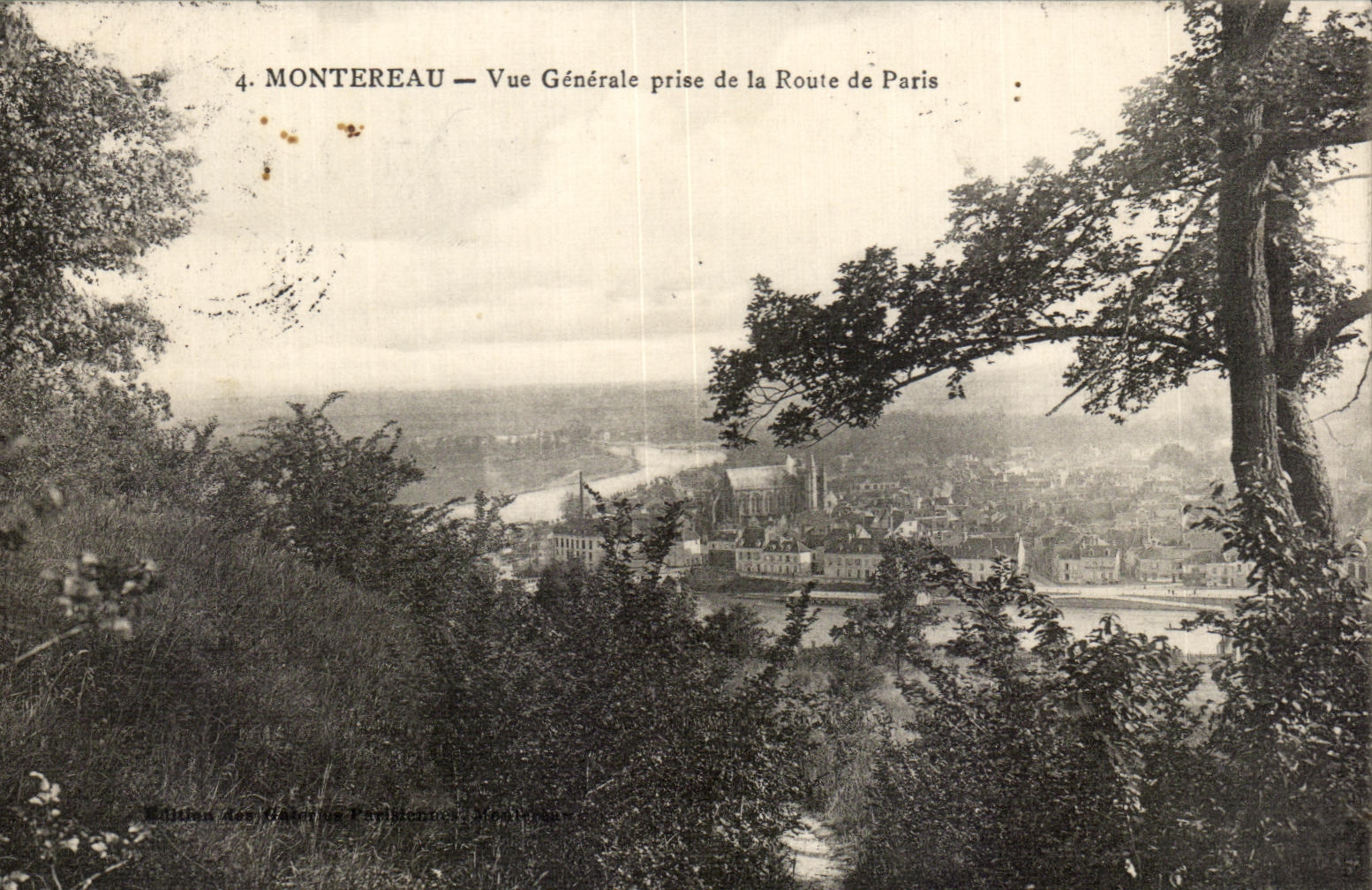 CPA Montereau View taken of the Road of Paris