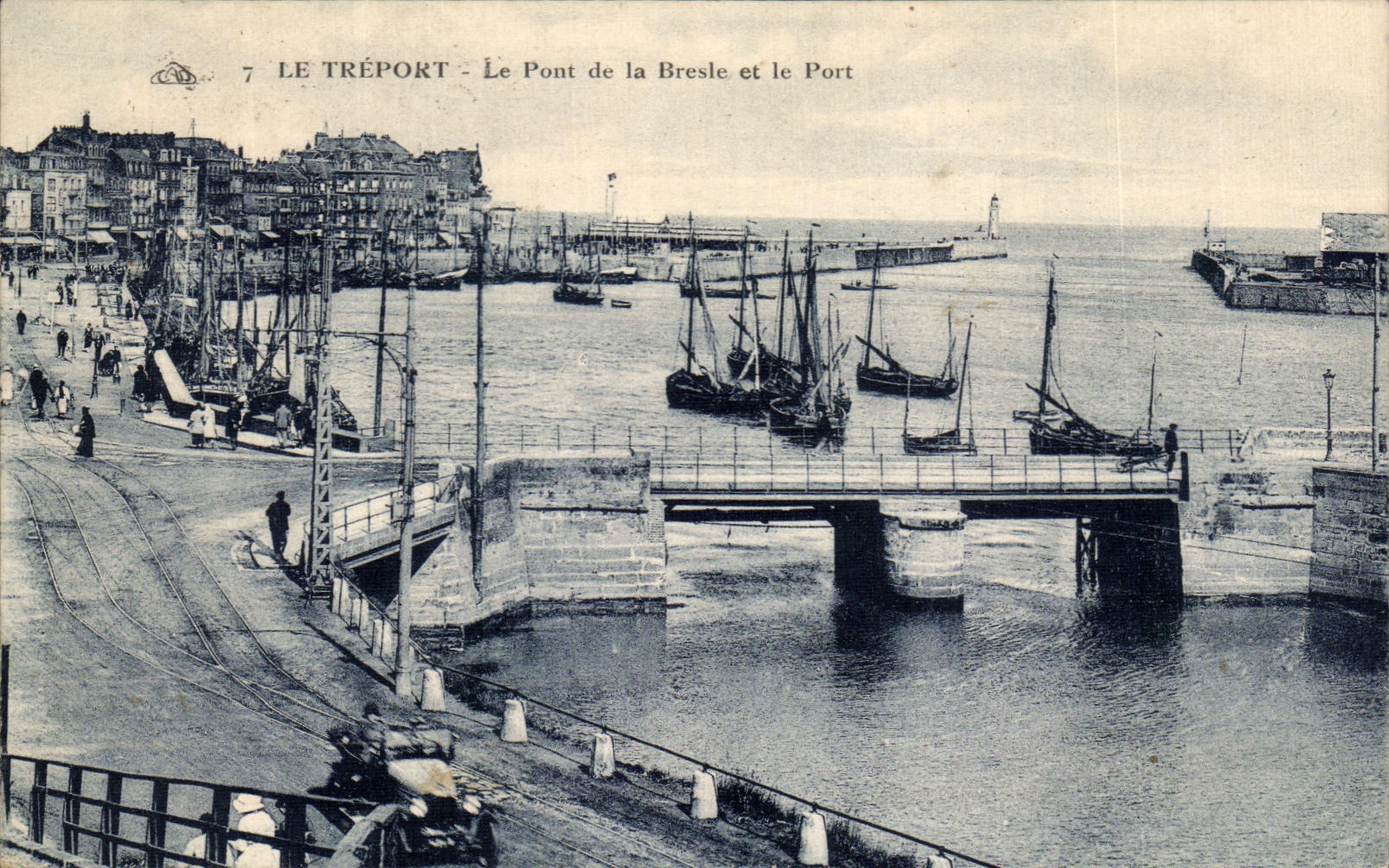 CPA Treport the Bridge of Bresle and the Port Boats