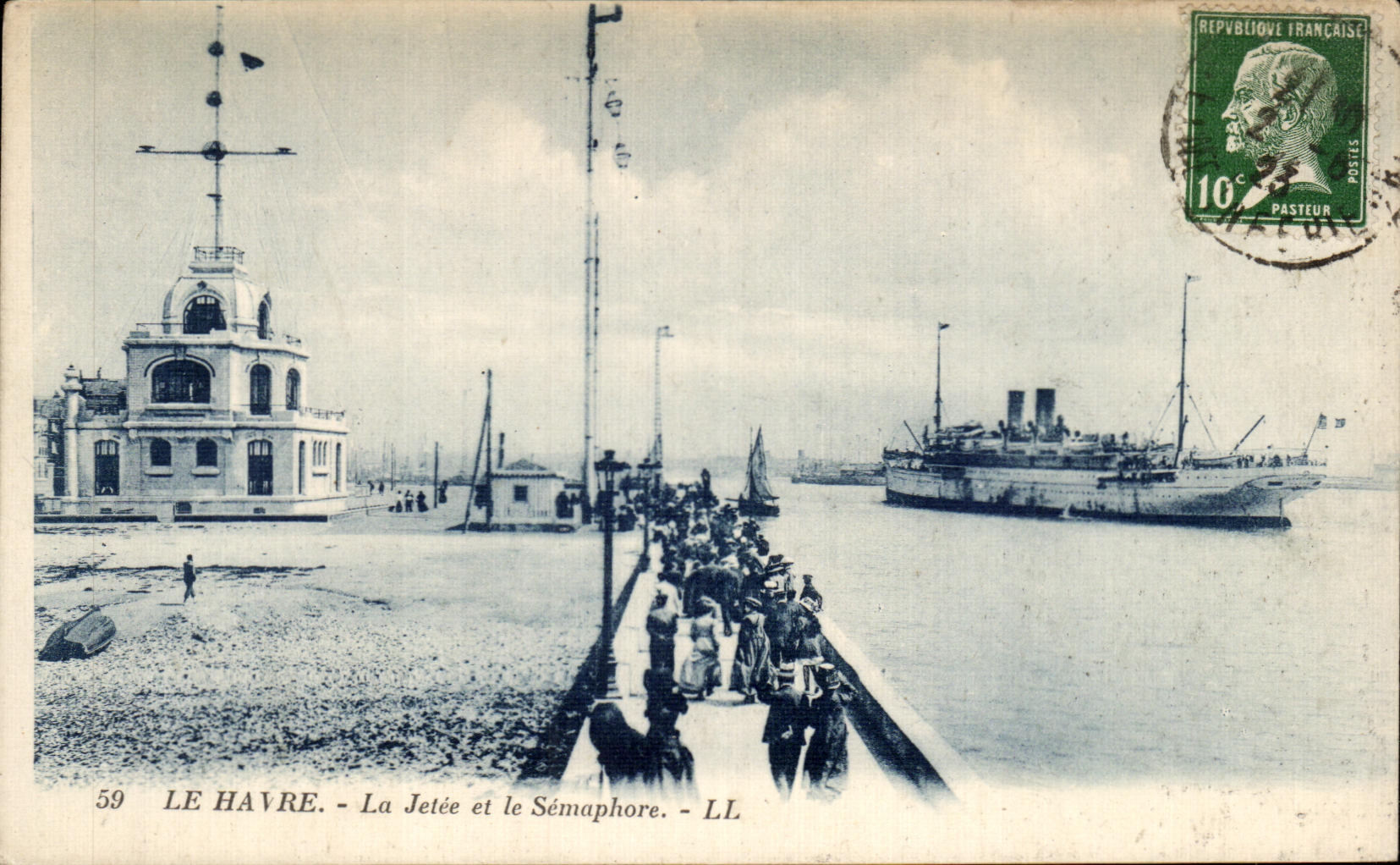 CPA Le Havre La Jetee et le Semaphore Bateau