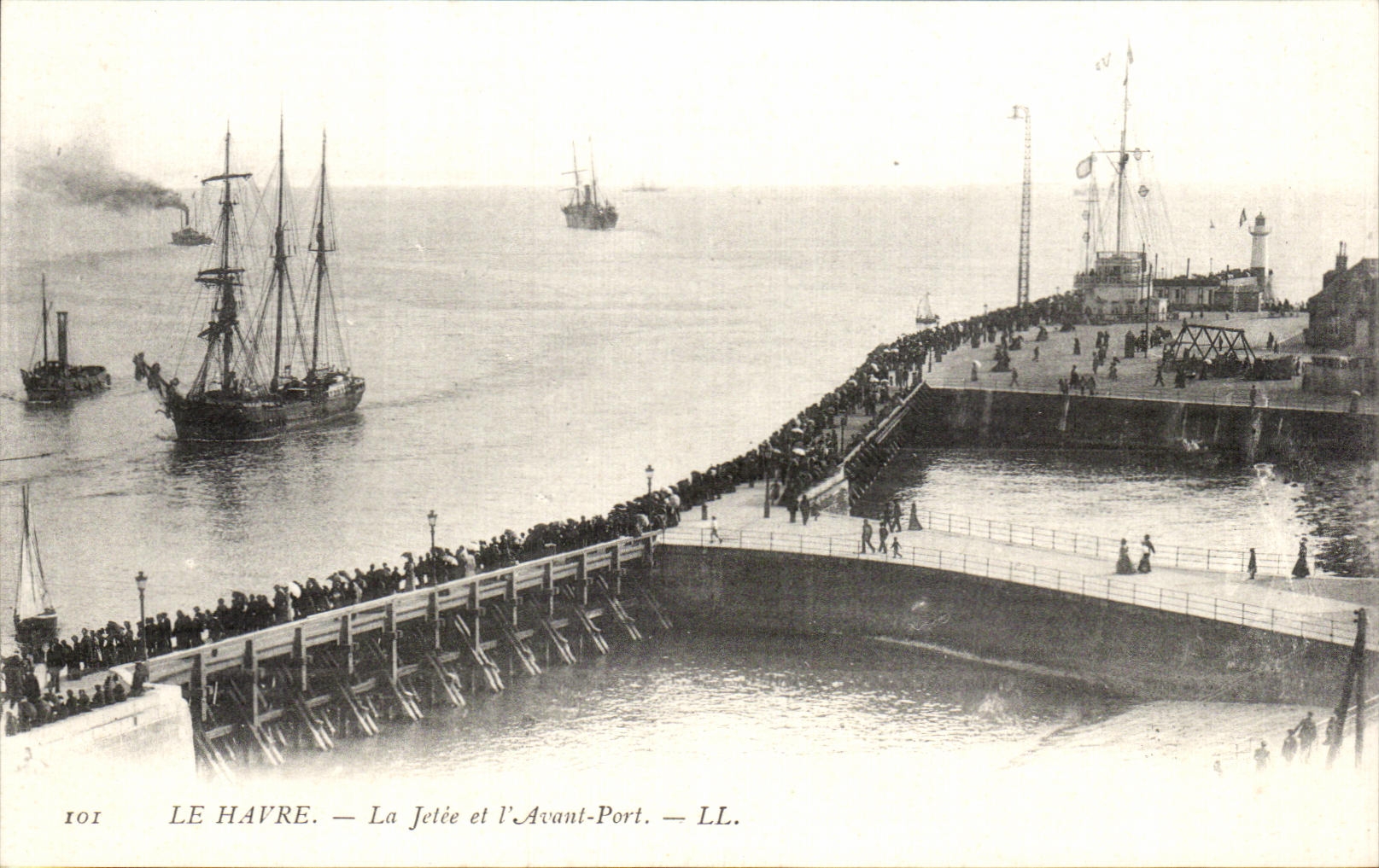 CPA Le Havre La Jetee et l Avant Port Bateau Voilier