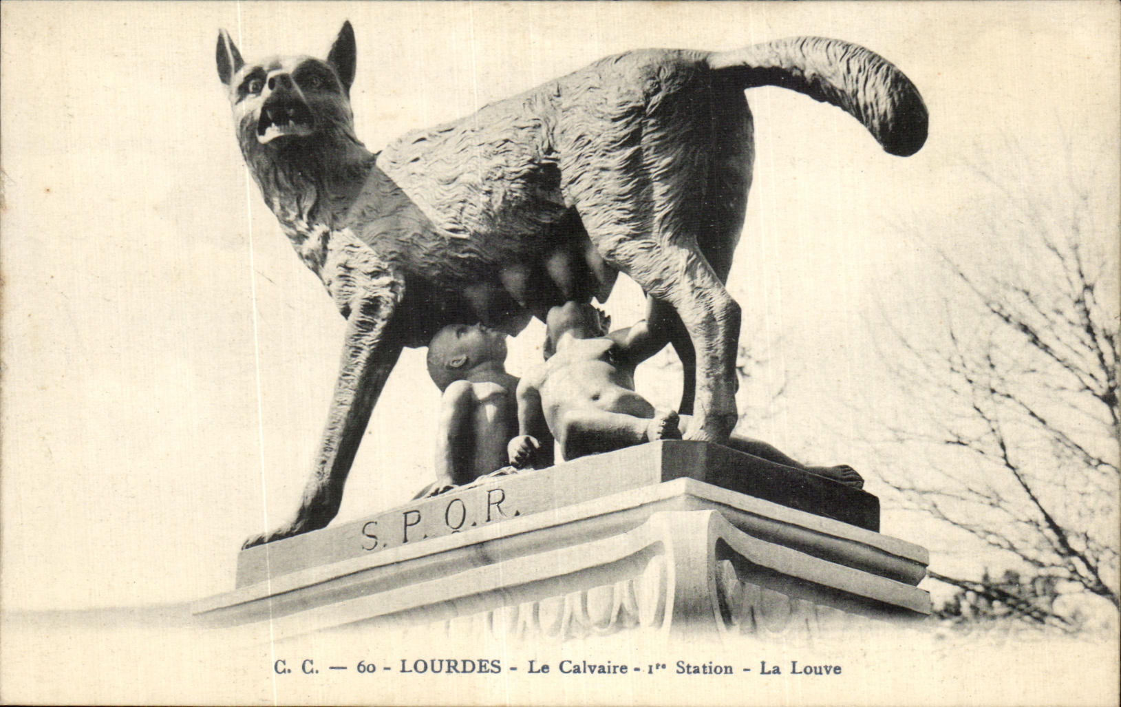 CPA Lourdes Le Calvaire Ier station La Louve Wolf
