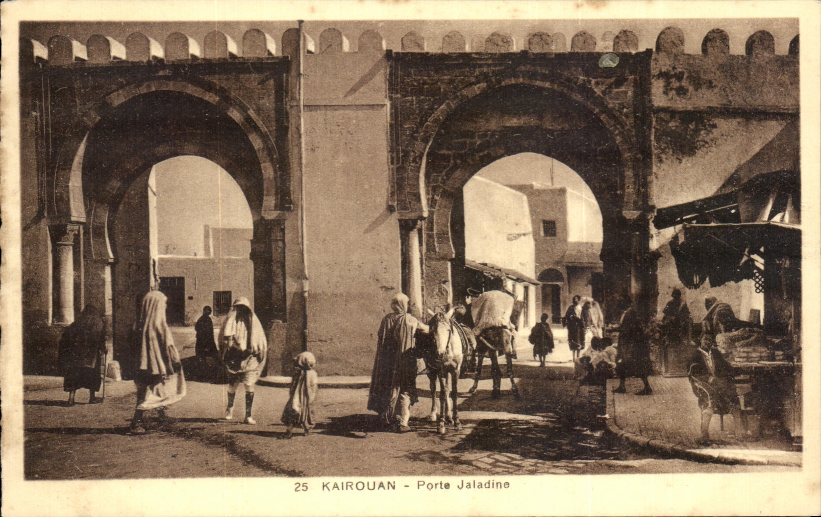 CPA Tunisia Kairouan Jaladine Gate