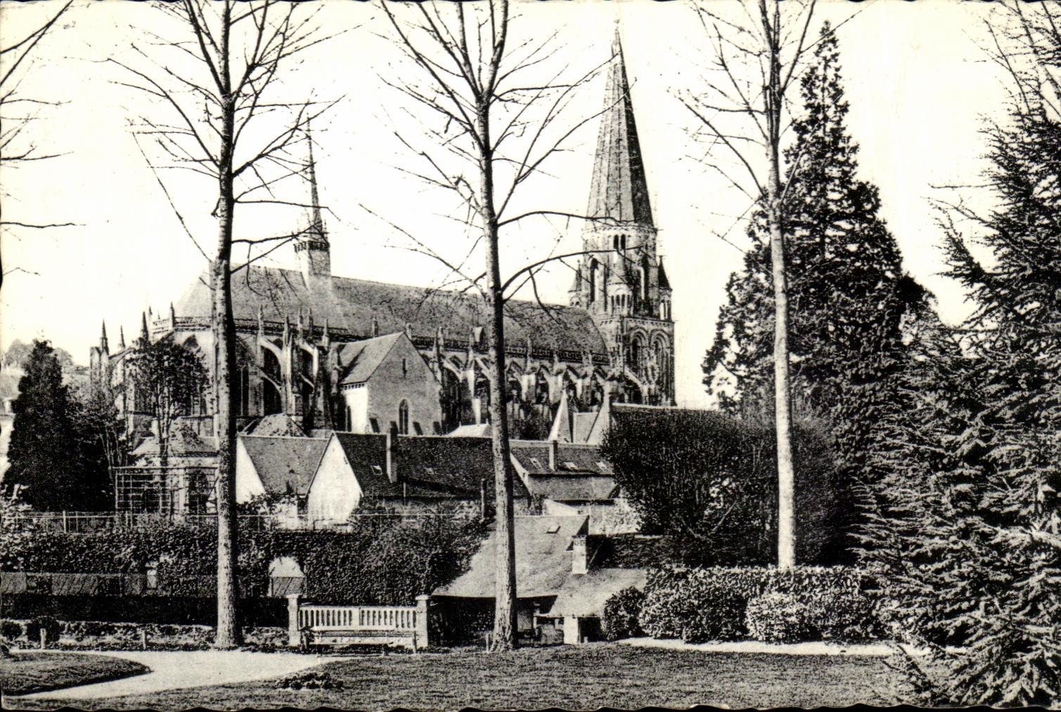 CPA Vendome Le Square des Grands Pres et I Eglise de la Trinite