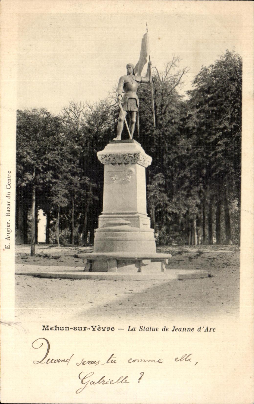 CPA Mehun en la estatua de Yevre del arco de Jeanne