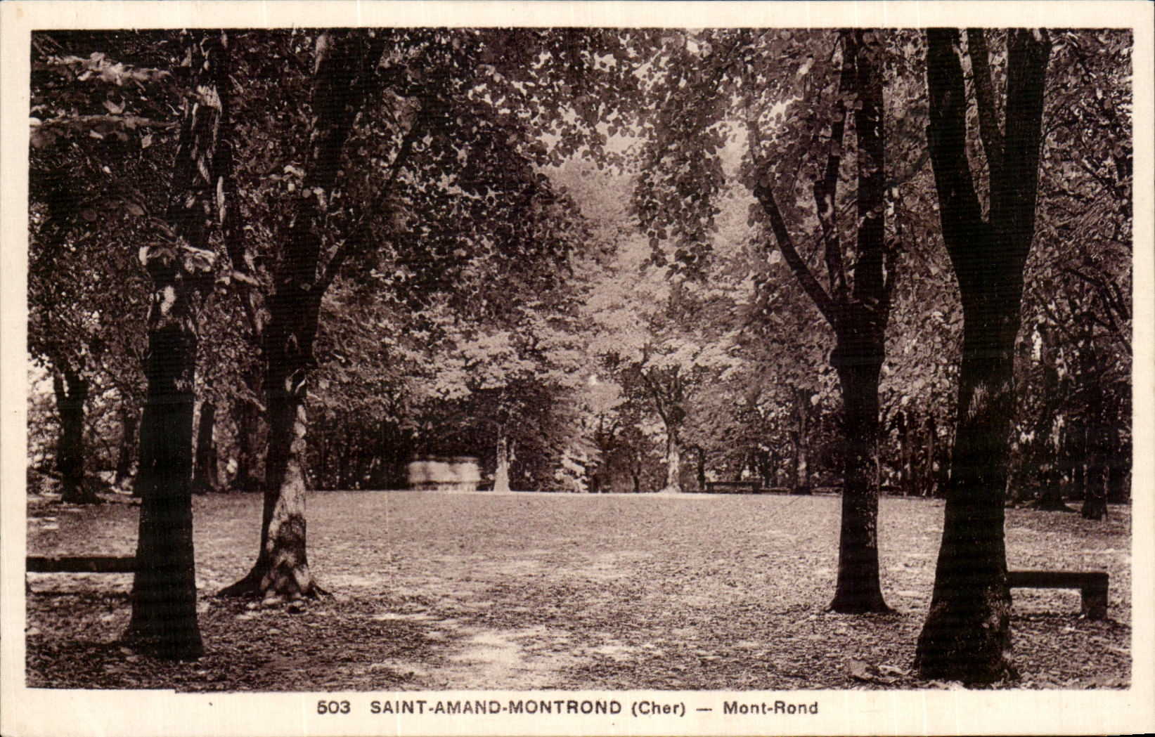 Montaje redondo de Amand Montrond del santo de CPA