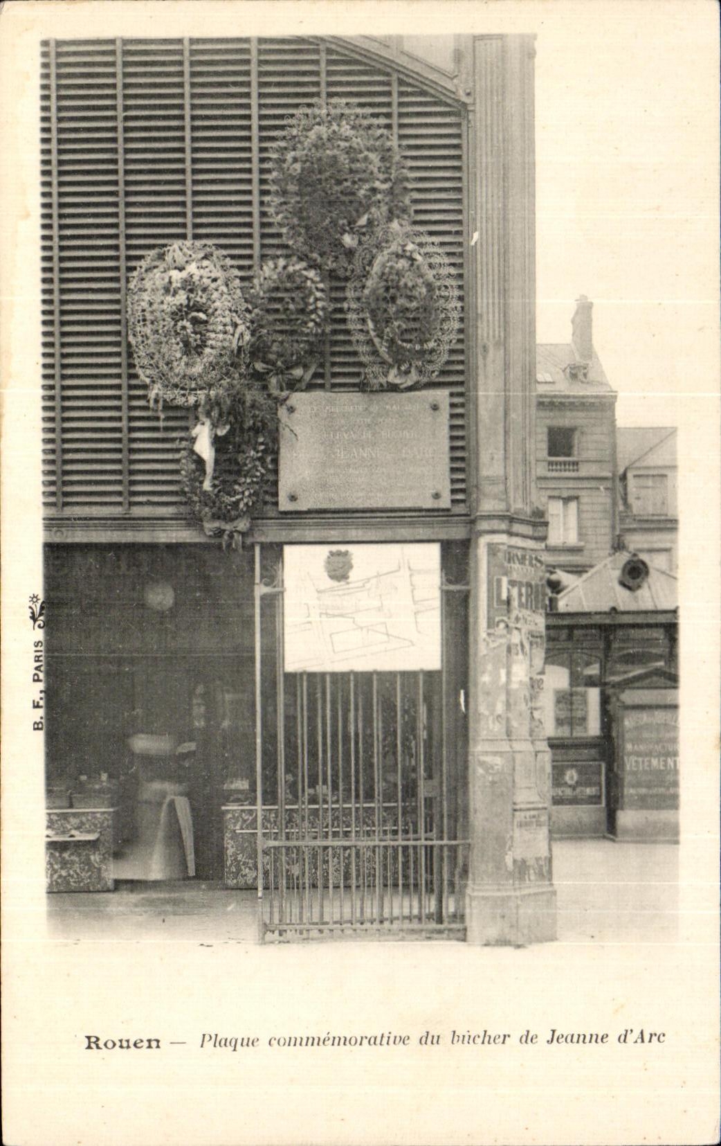 CPA Rouen Commemorative plaque of roughing-hew of Jeanne Are