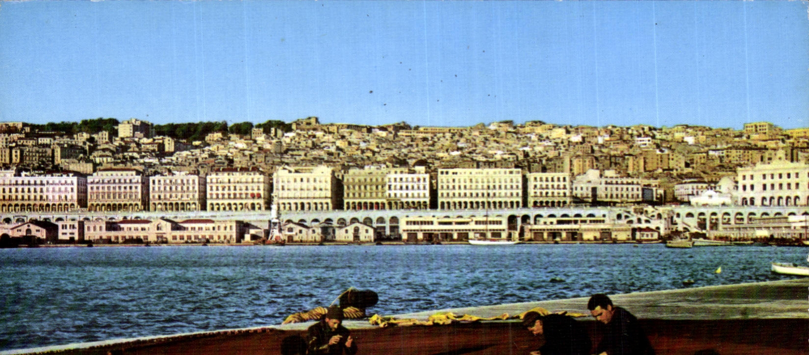 El frente de mar de CPA Argel considerado del embarcadero los tocadores hace frente al embarcadero