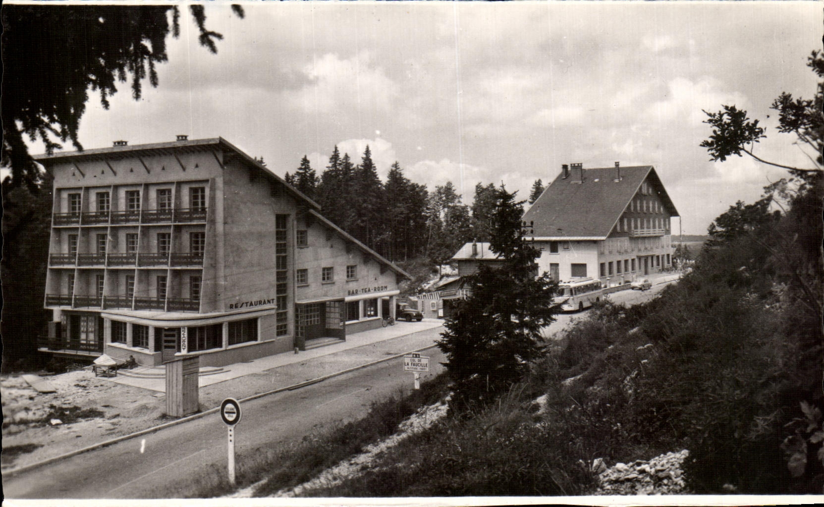 CPA Frank the Count Pittoresque (a) the Collar of the Sickle