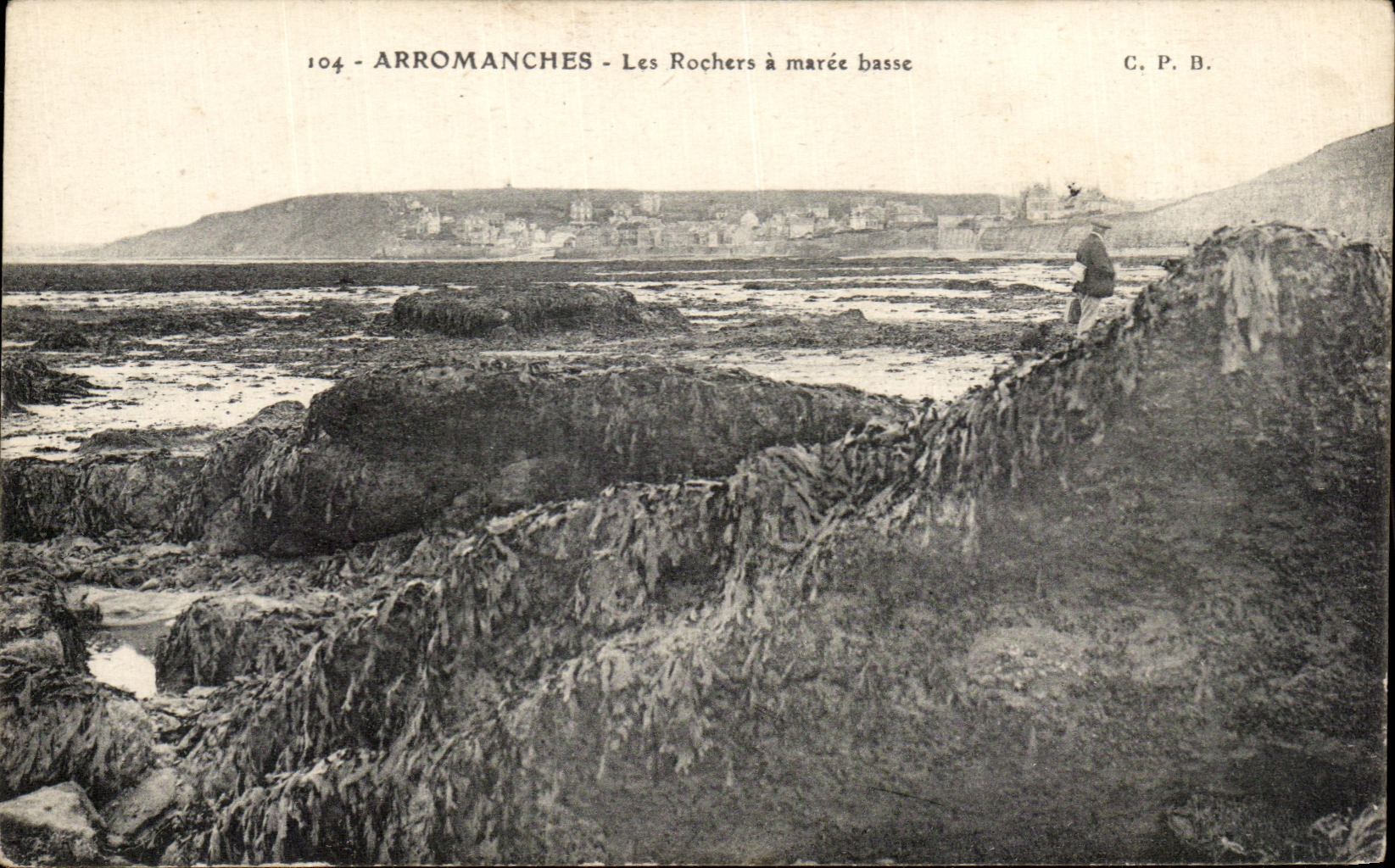 CPA Arromanches Les Rochers a maree basse