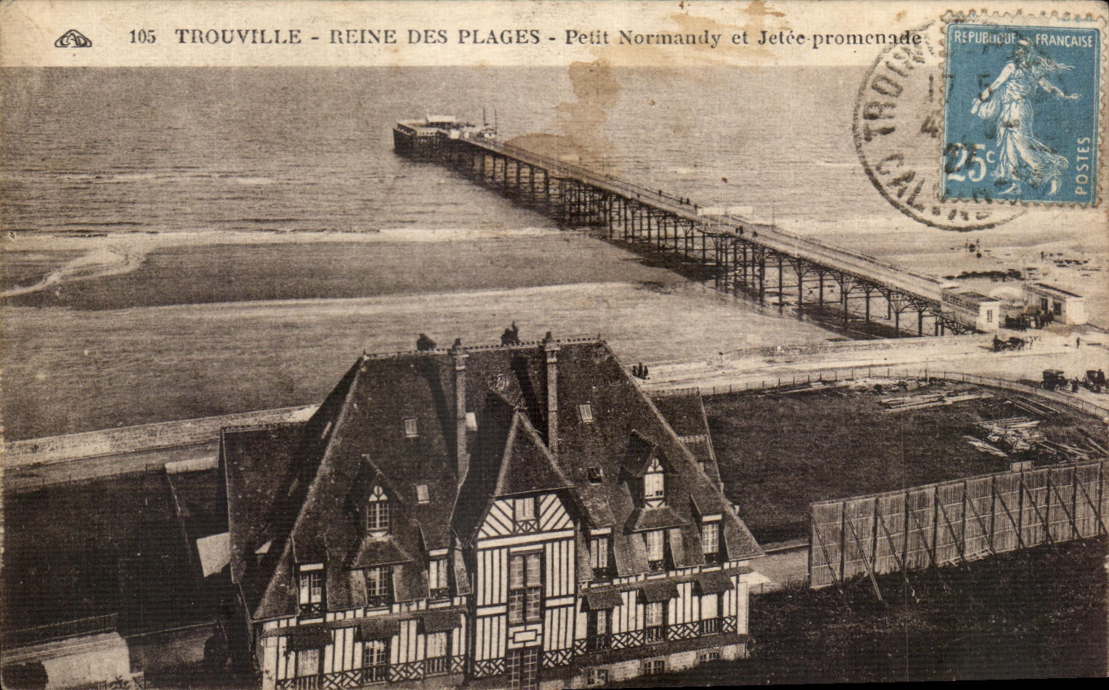 CPA Trouville Reine des Plages Petit Normandy et Jetee promeande