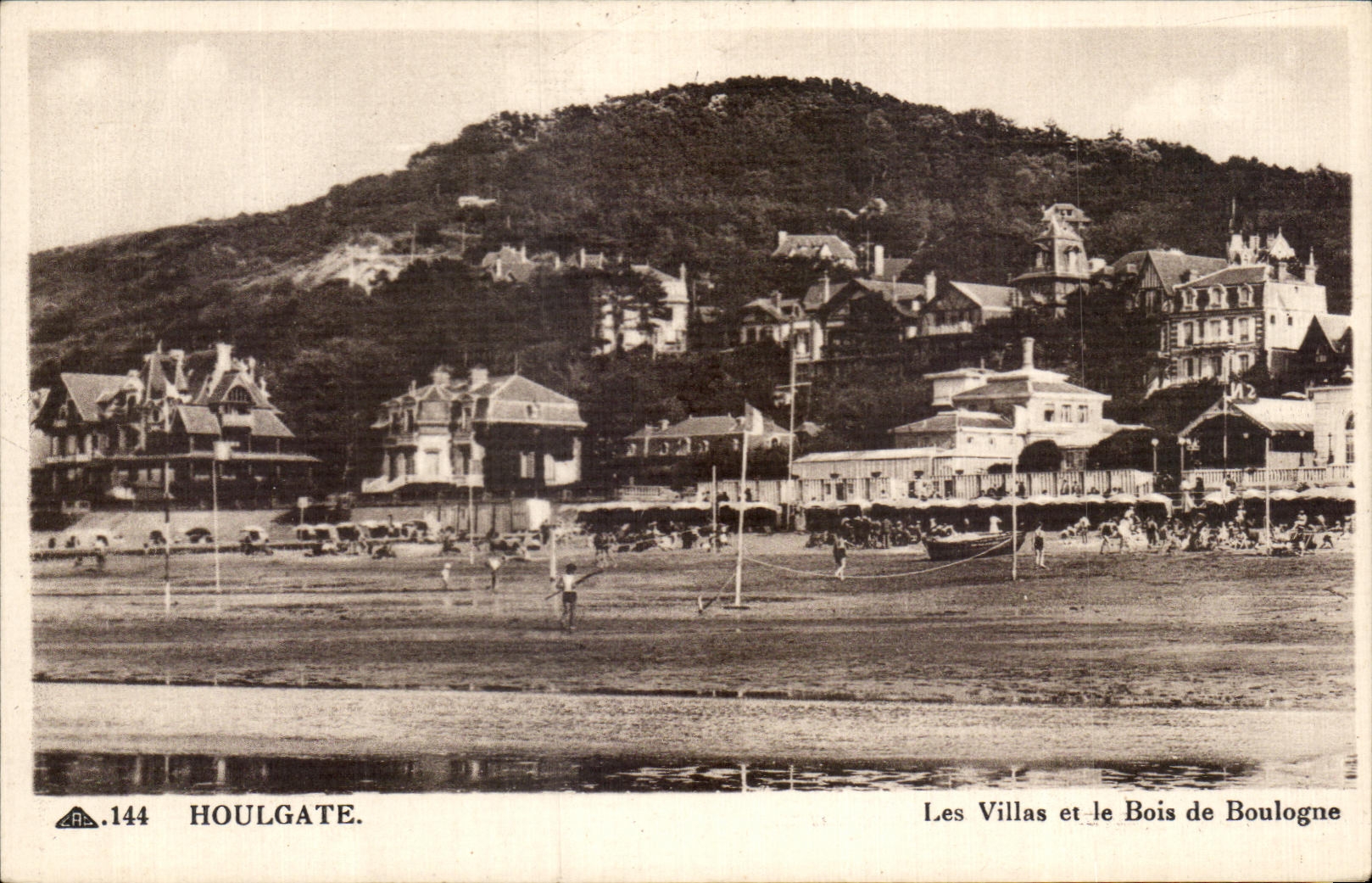 CPA Houlgate Les Villas et le Bois de Boulogne