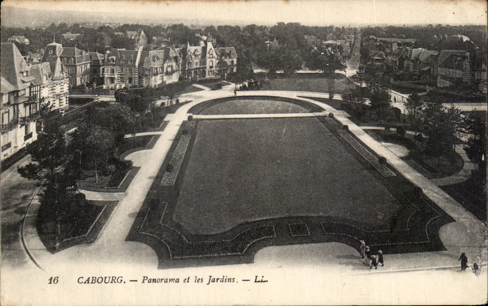 CPA Cabourg Panorama et les Jardins