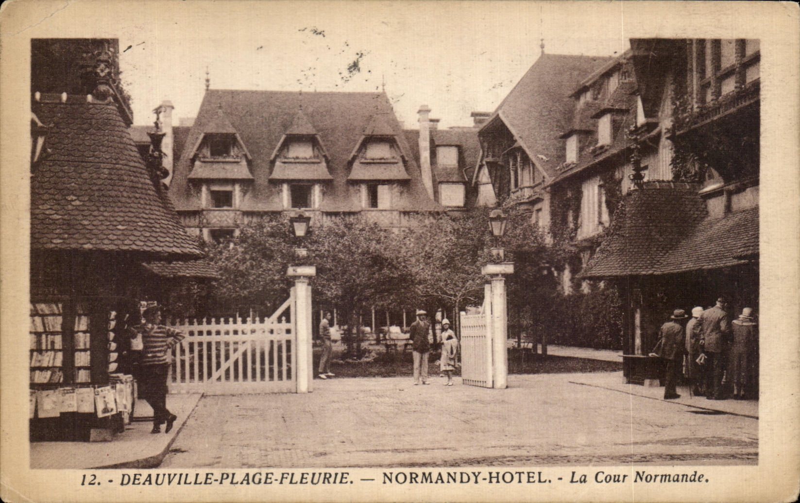 CPA Deauville Flowered Beach Normandy Hotel the Court Norman