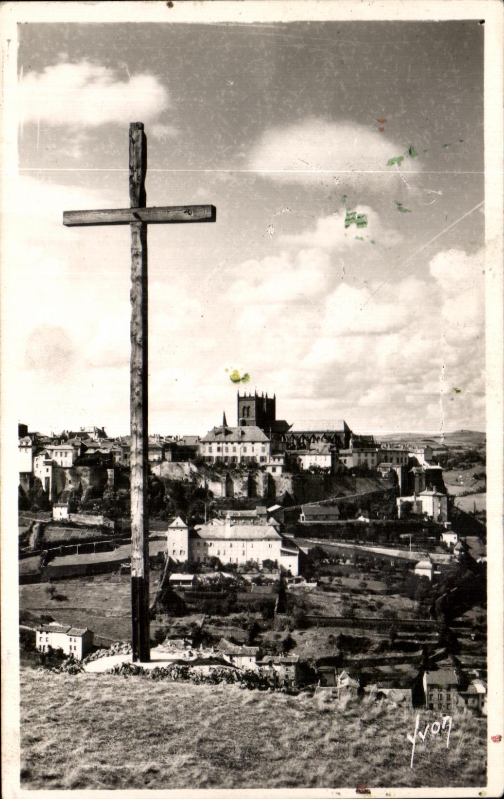 CPA Saint Flour (Cantal) the Cathedral and walls