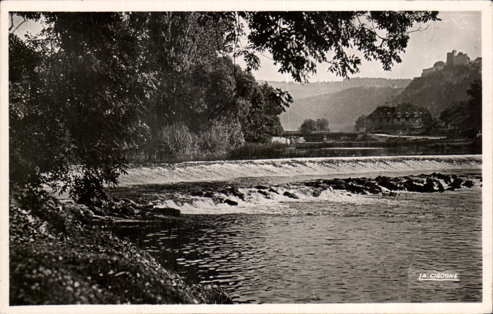 CPA Besancon Les Bains le barrage et l ile des moineaux vus de la promenade Micaud