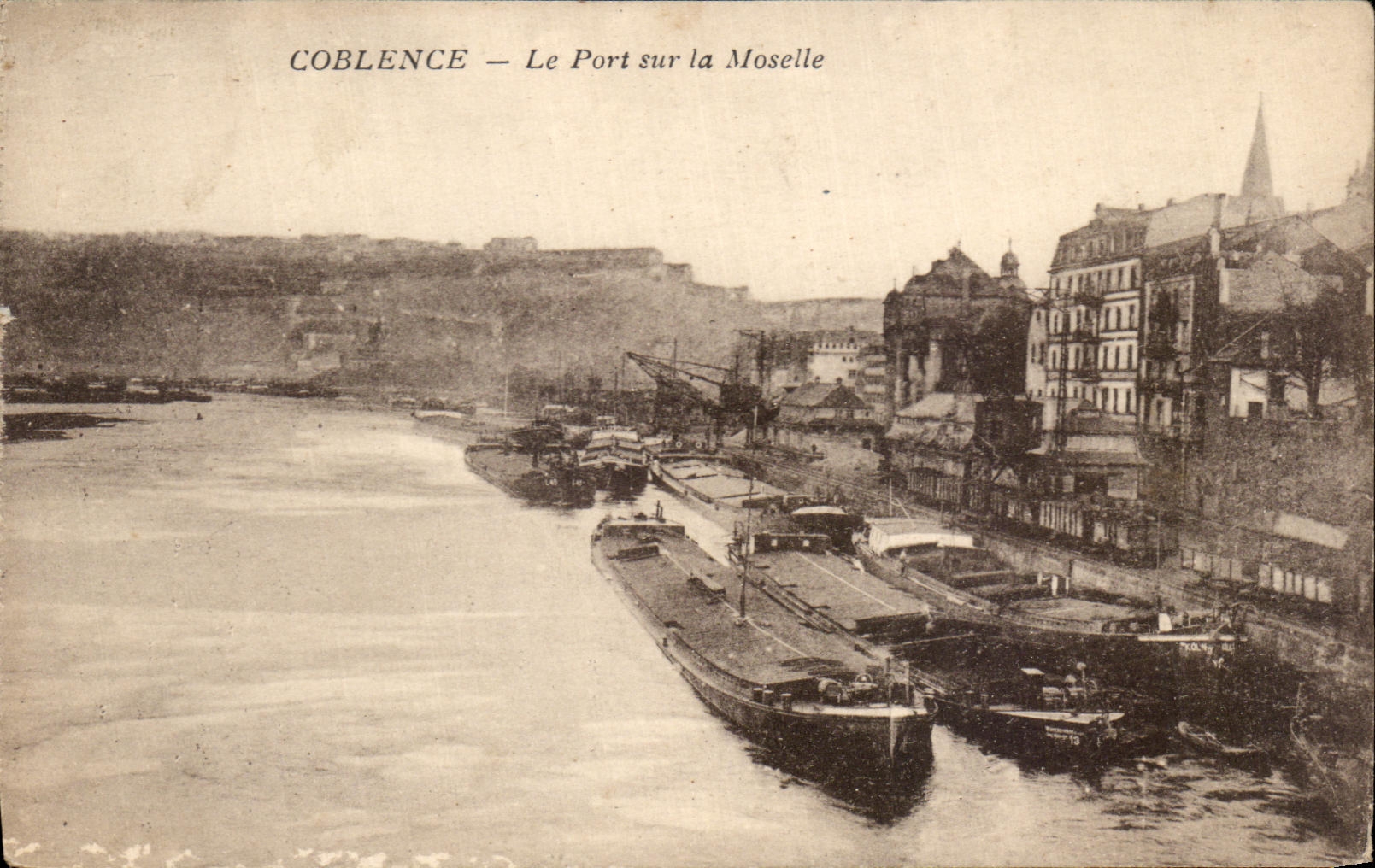 CPA Coblence Le Port sur la Moselle Bateaux