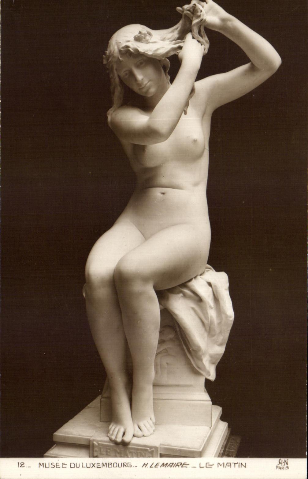CPA Musee Du Luxemourg M Le Maire Le Matin Erotique Femme nue