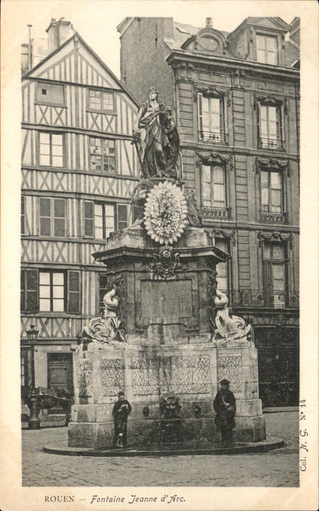 CPA Rouen Fountain Jeanne arc