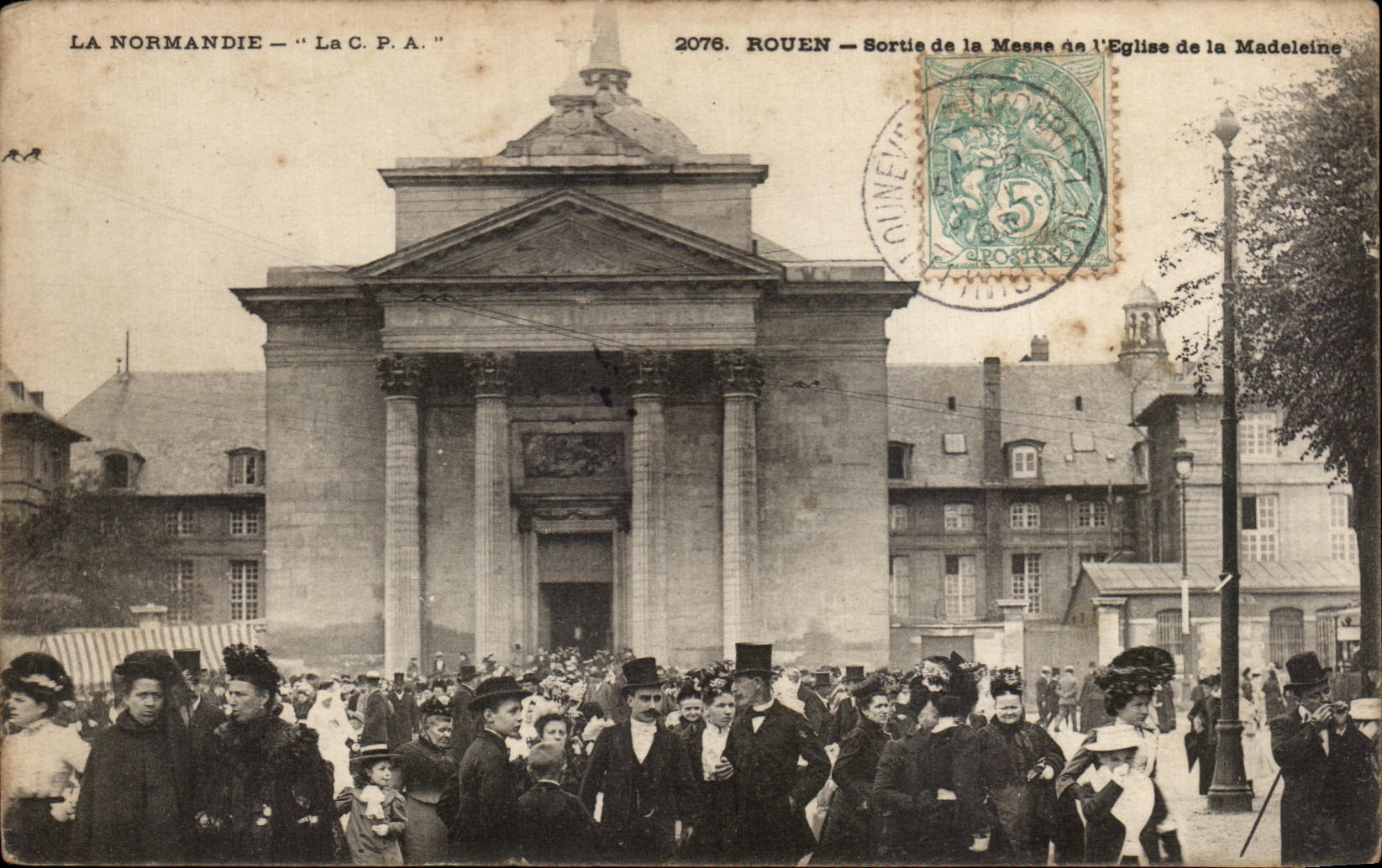 CPA Rouen Normandy Left the Mass of church of the Madeleine