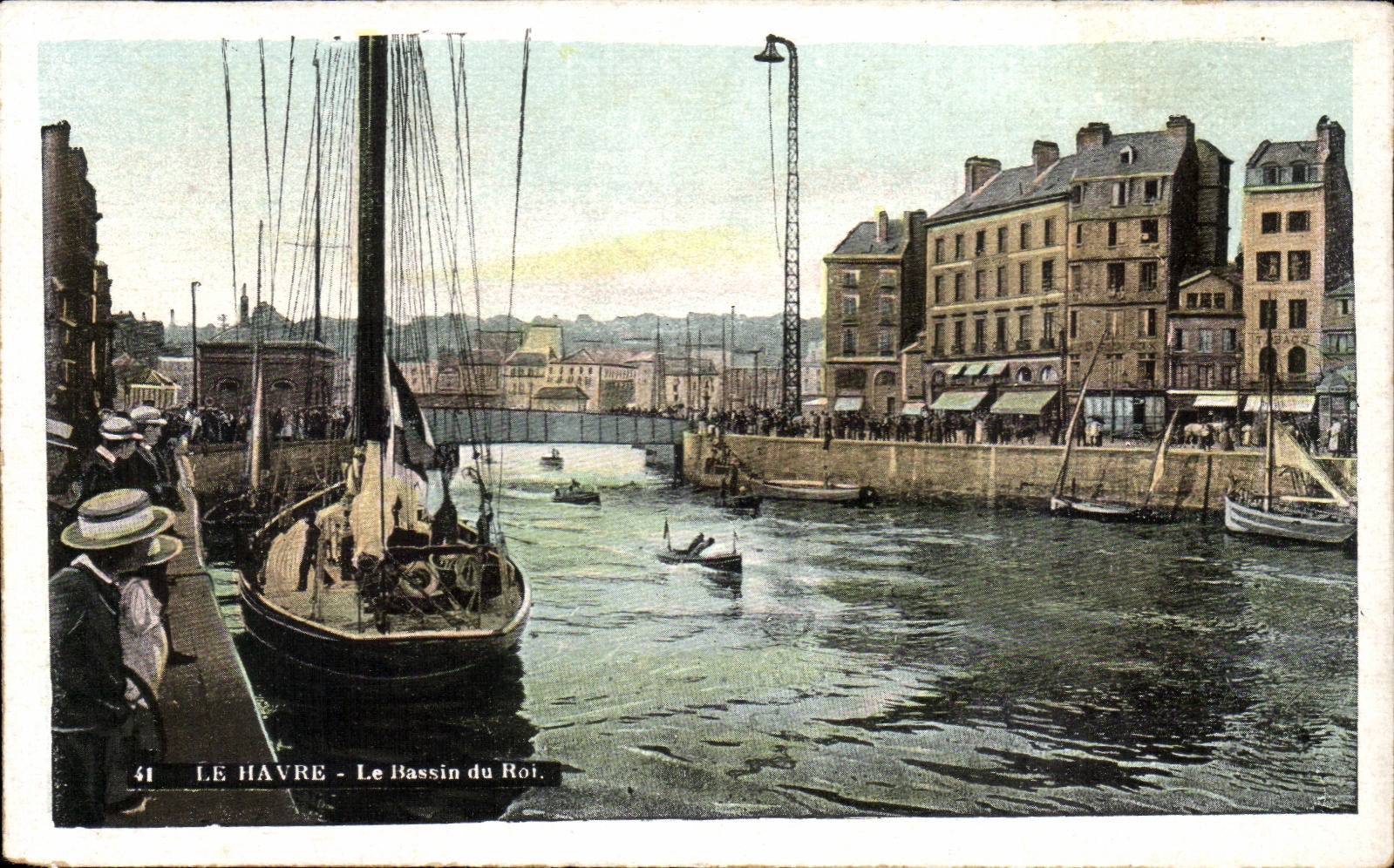 CPA Le Havre Le Bassin du Roi Bateau
