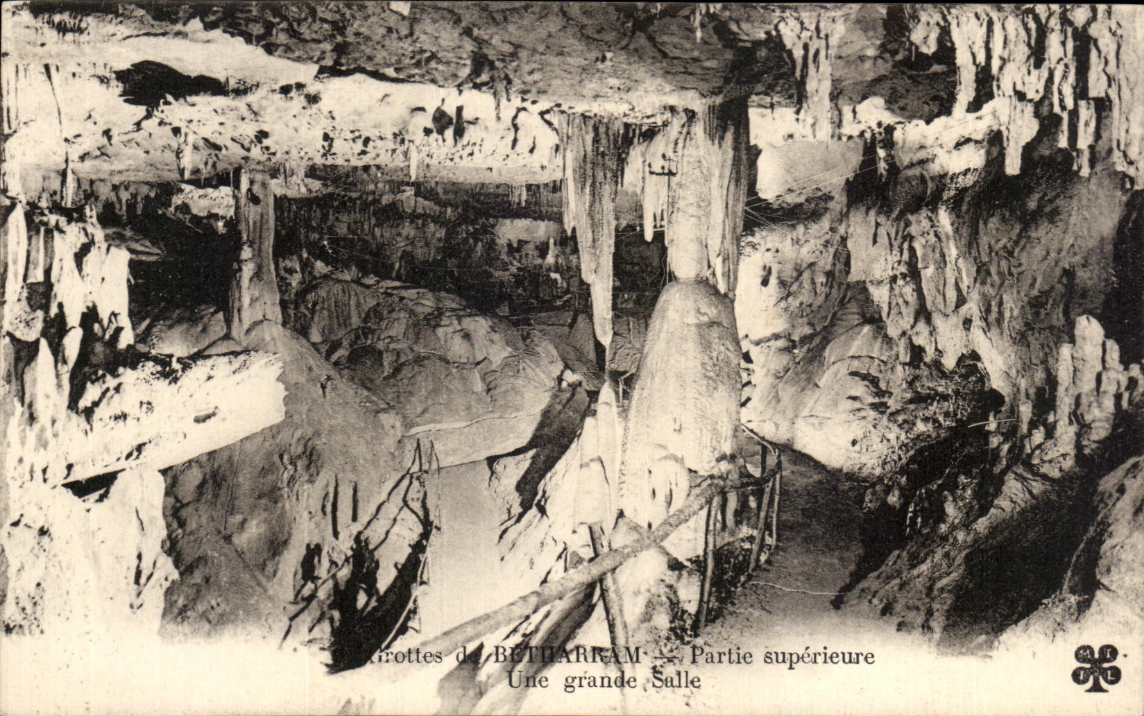 CPA Les Grottes De Betharram Partie Superieure Une Grande Salle