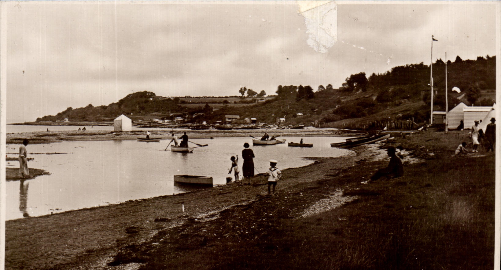 CPA The beach Gurnard near Gowes Isle off Wight