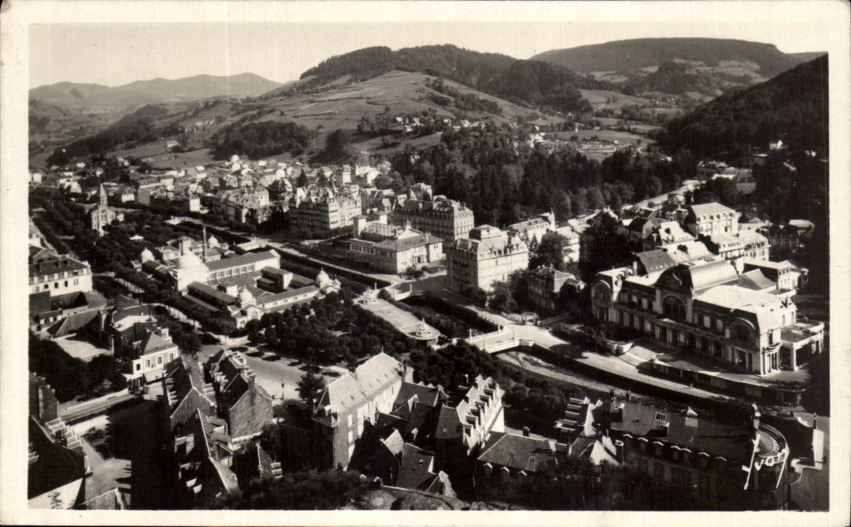 CPA La Bourboule Vue Generale et la Roche Vendeix