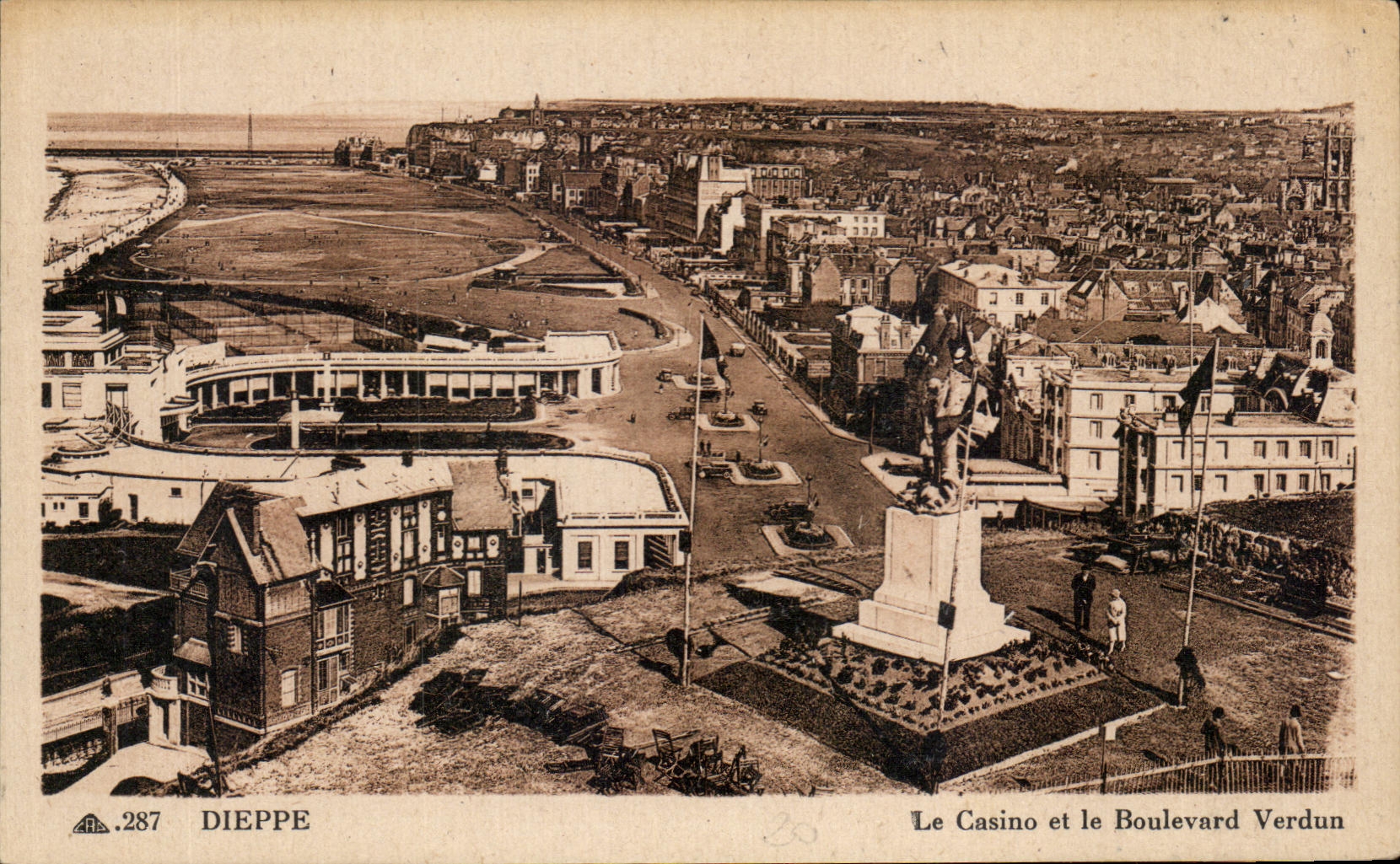 CPA Dieppe el casino y el bulevar de Verdun