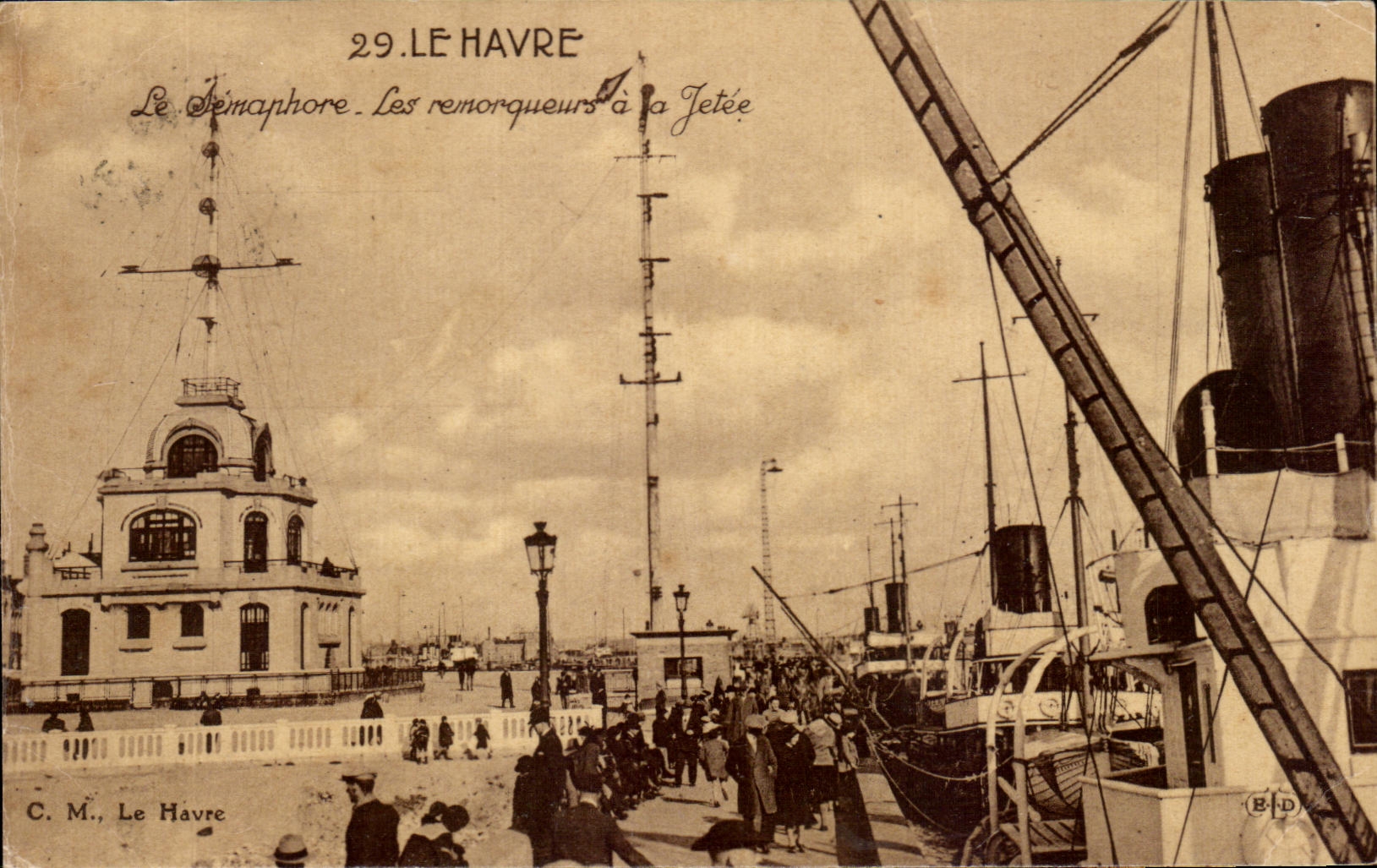 CPA Le Havre Le semaphore Les remorqueurs a la jetee Bateaux