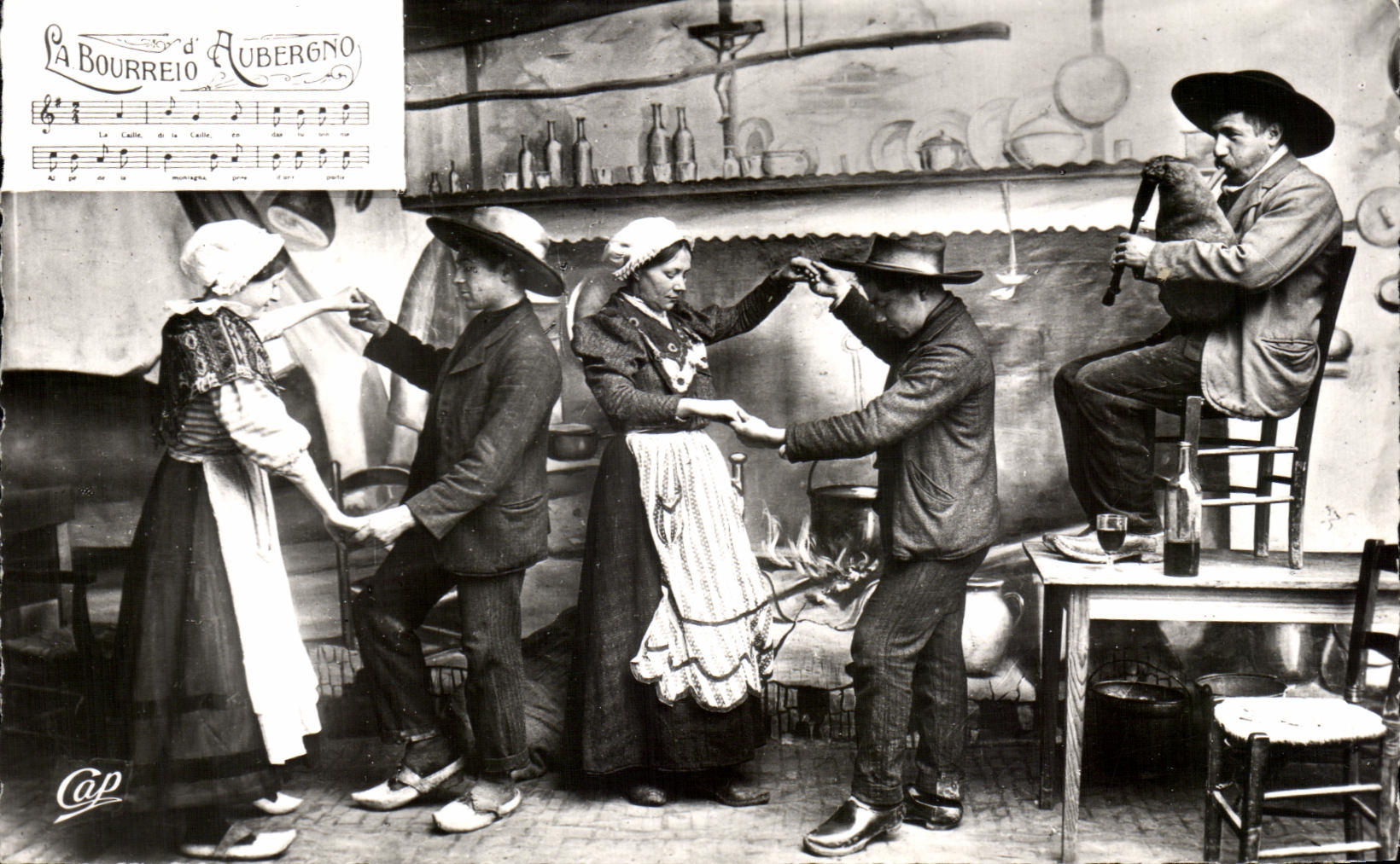 Standard CPSM Auvergne The bourree Dance Folklore Costume