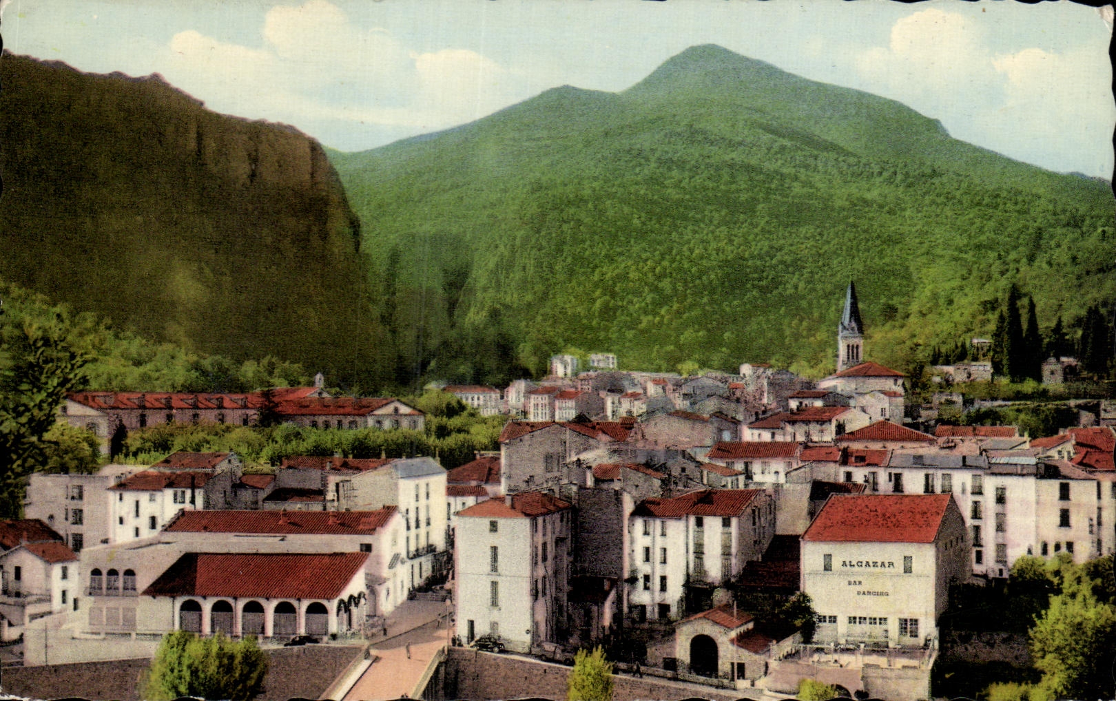 CPA Amelie Les Bains Perle des Pyrenees Vue Generale Le Casino L Hopital Militaire et l Eglise