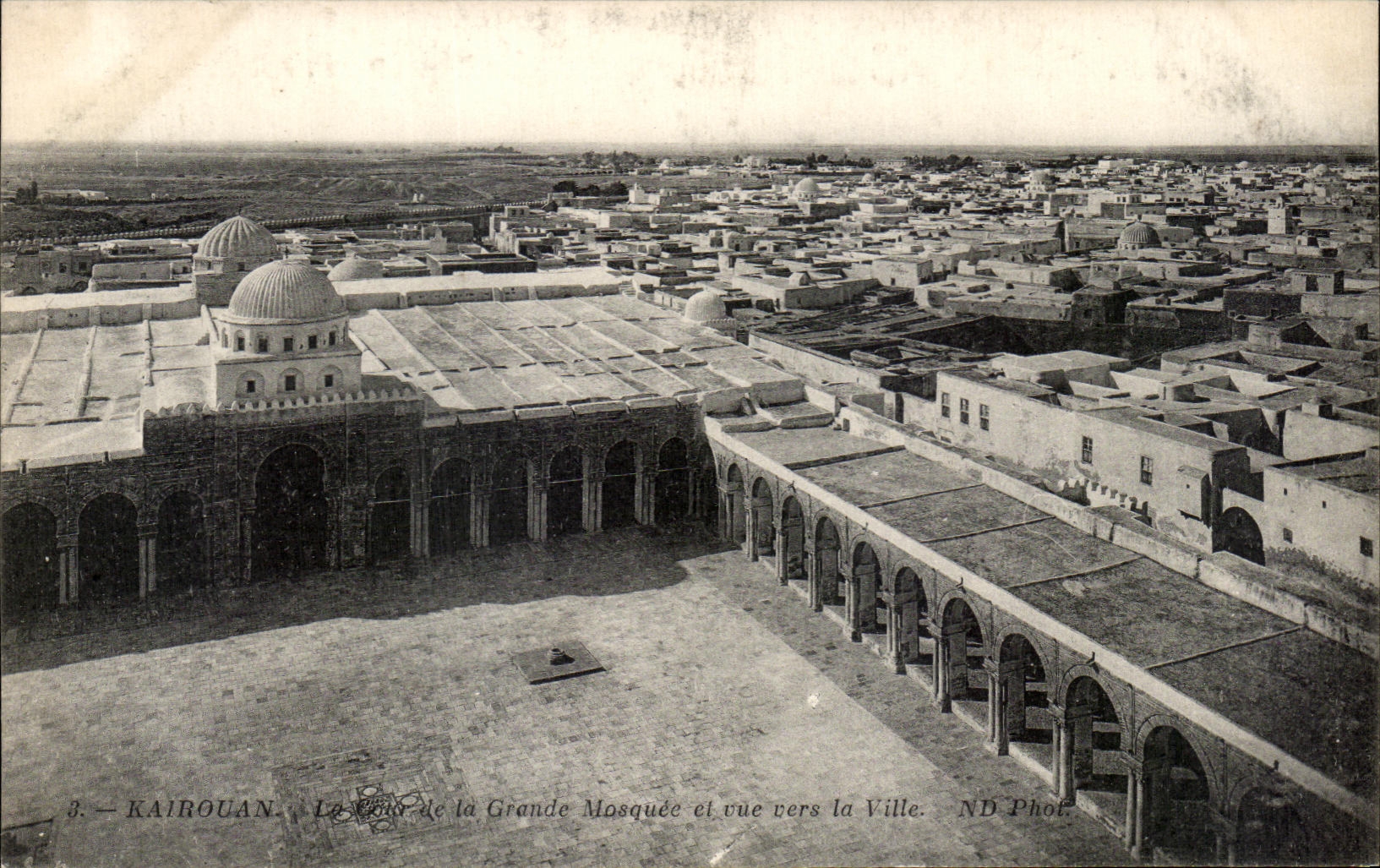 CPA kairouan La cour de la Grande Mosquee et vue vers la Ville Tunisie 