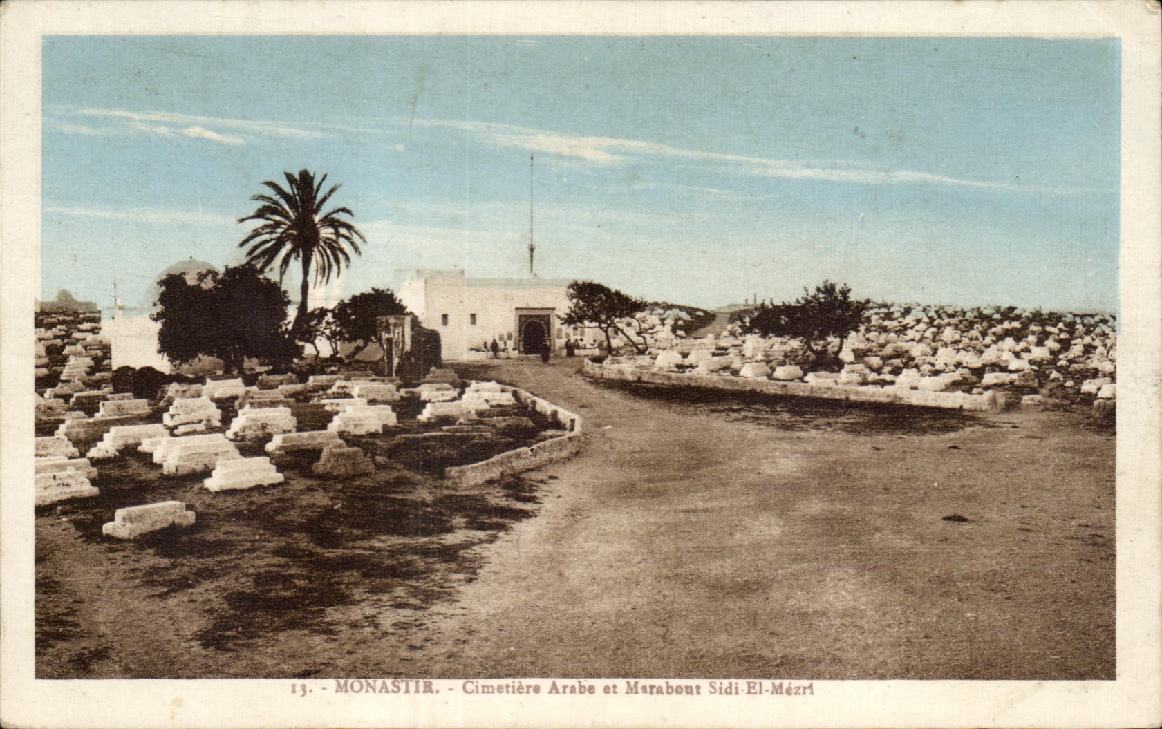 CPA Monastie Cimetiere Arabe et Marabaut Sidi Et Mezri Tunisie