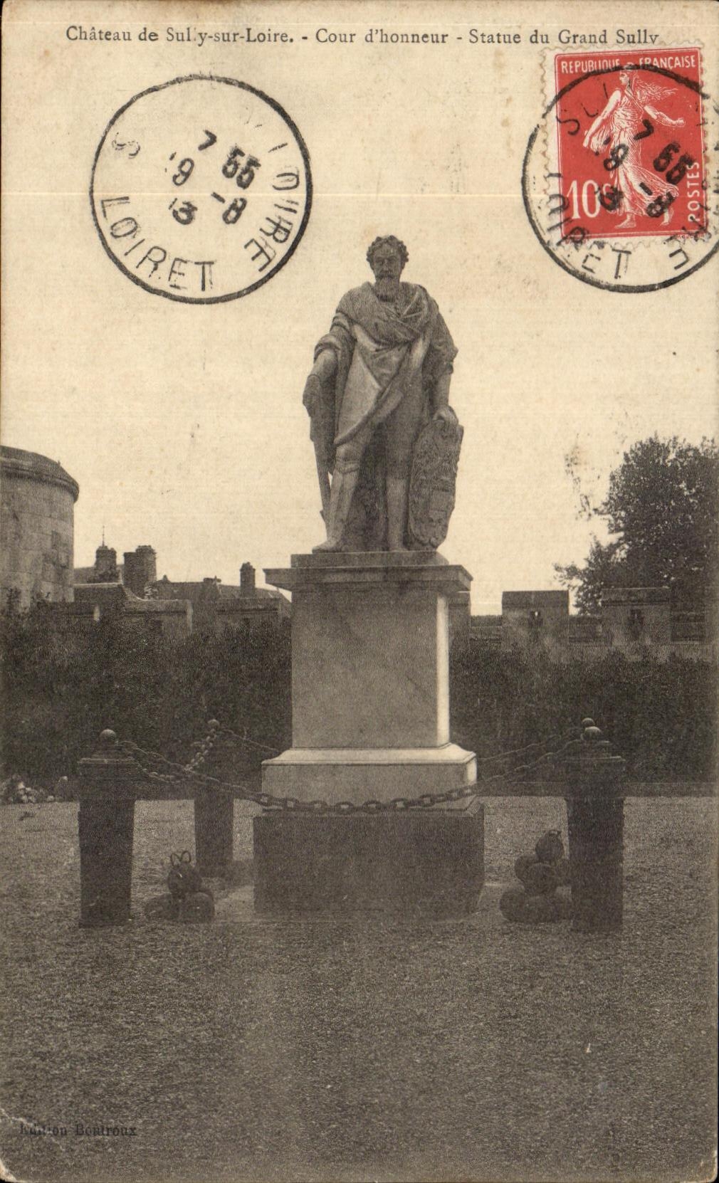 CPA Castle of Sully On the Loire Court honor Statue of Large Sully